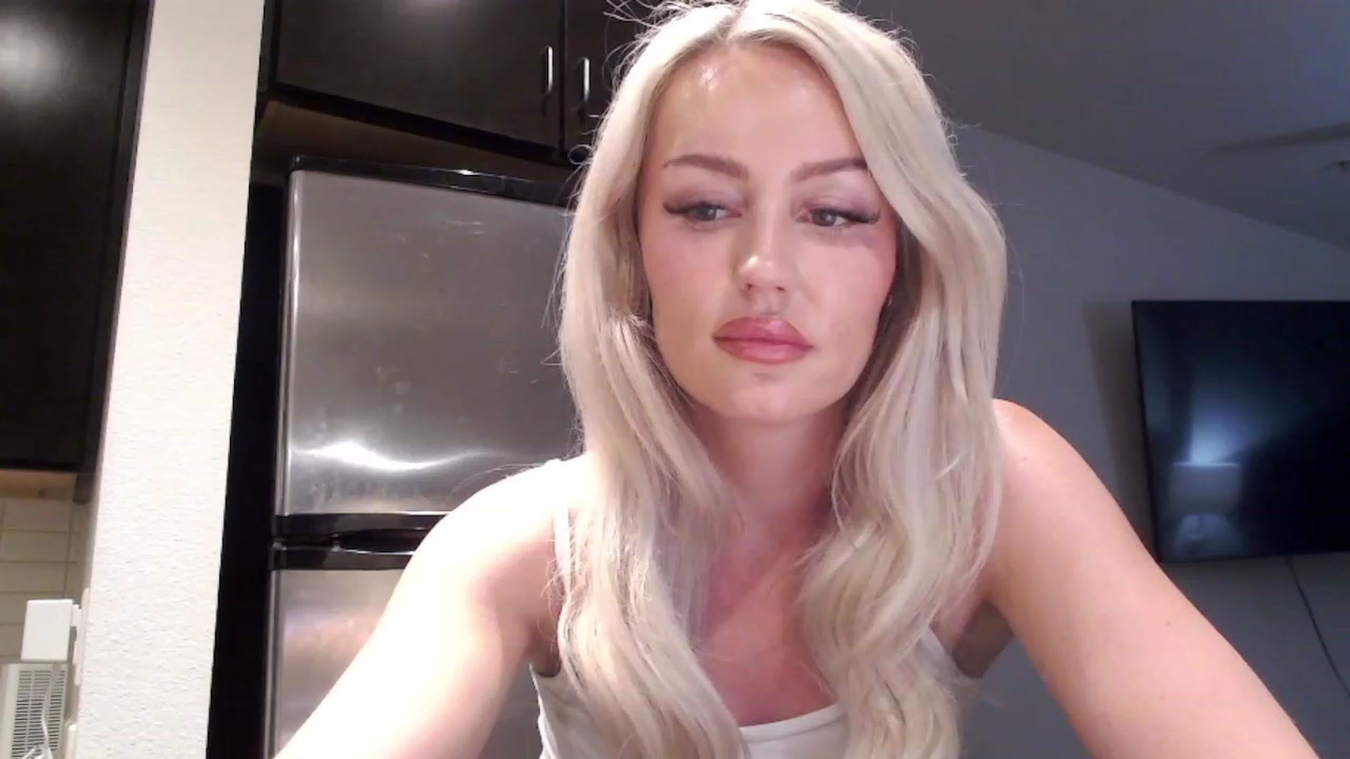 Gallery image thumbnail from Officialelsa's myfreecams stream on, 04/05/2023, 09:38 image 16 of 20