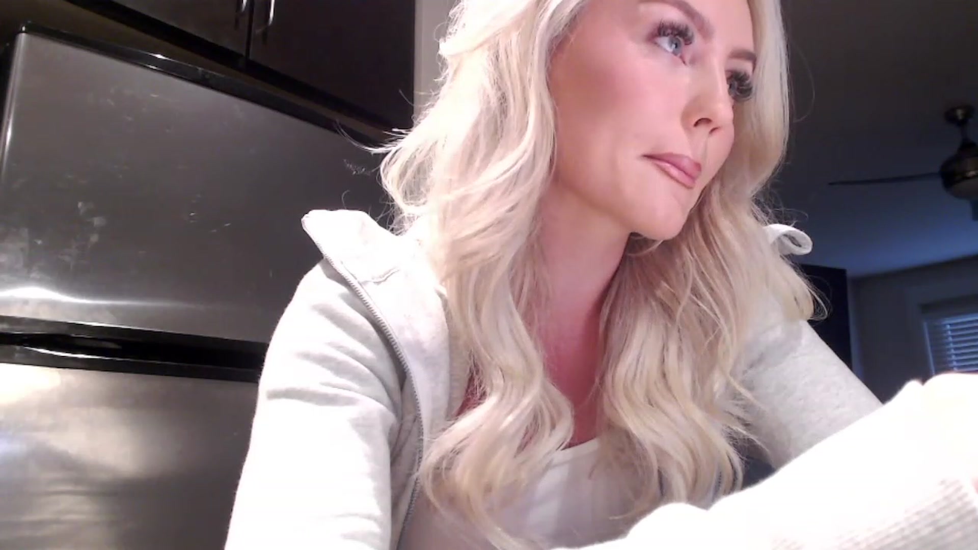 Gallery image thumbnail from Officialelsa's myfreecams stream on, 04/22/2023, 22:55 image 18 of 20