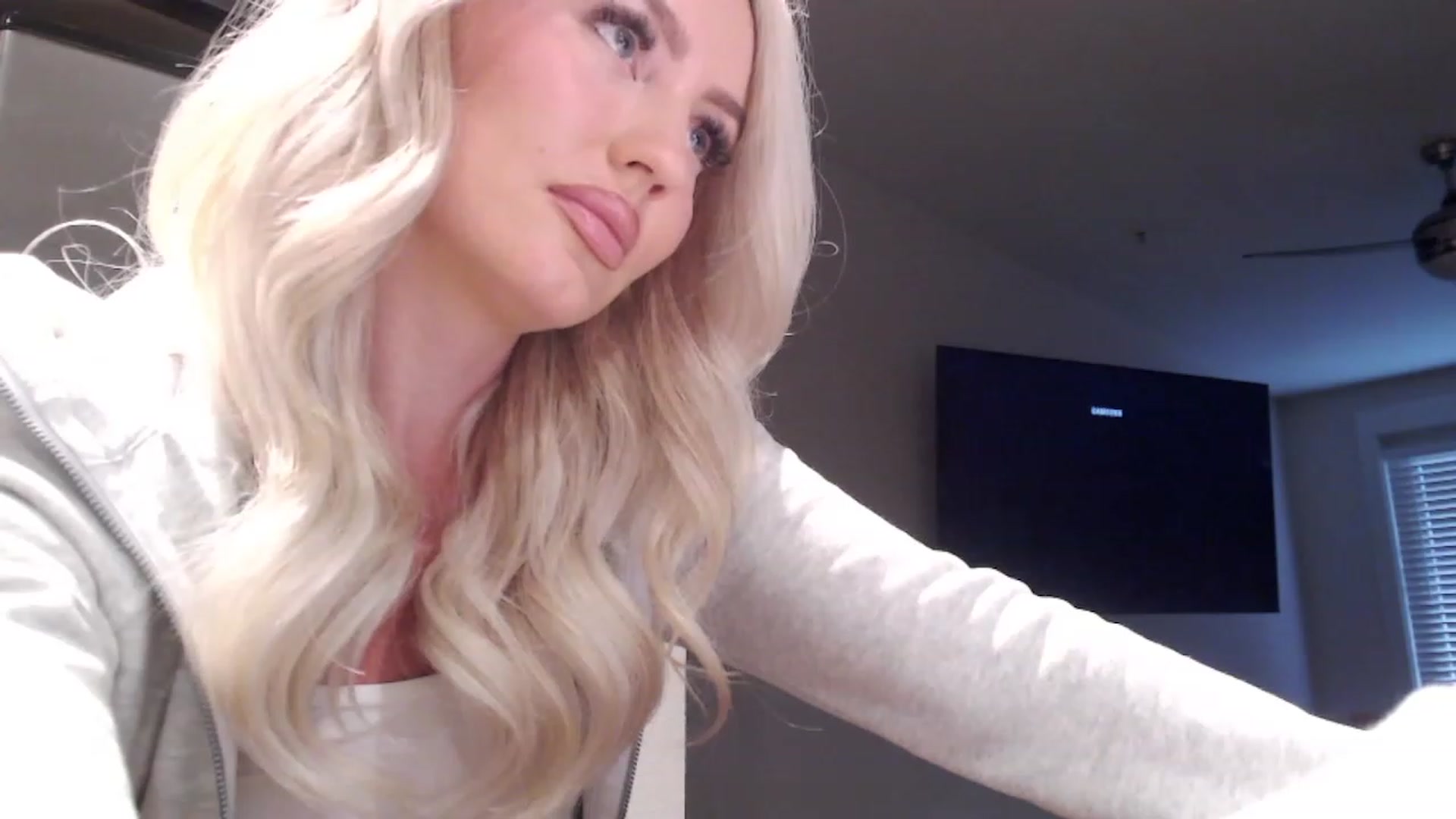 Gallery image thumbnail from Officialelsa's myfreecams stream on, 04/22/2023, 22:55 image 4 of 20