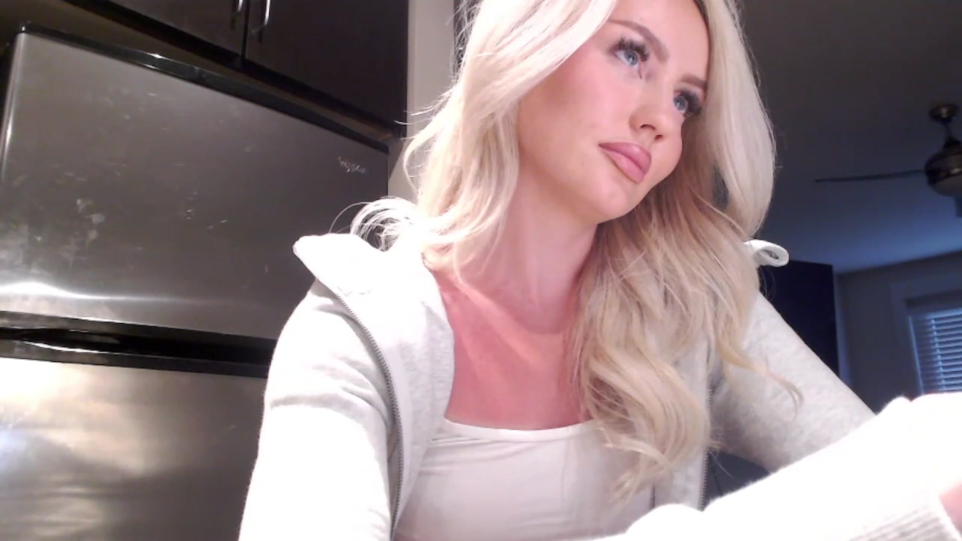 Gallery image thumbnail from Officialelsa's myfreecams stream on, 04/22/2023, 22:55 image 20 of 20