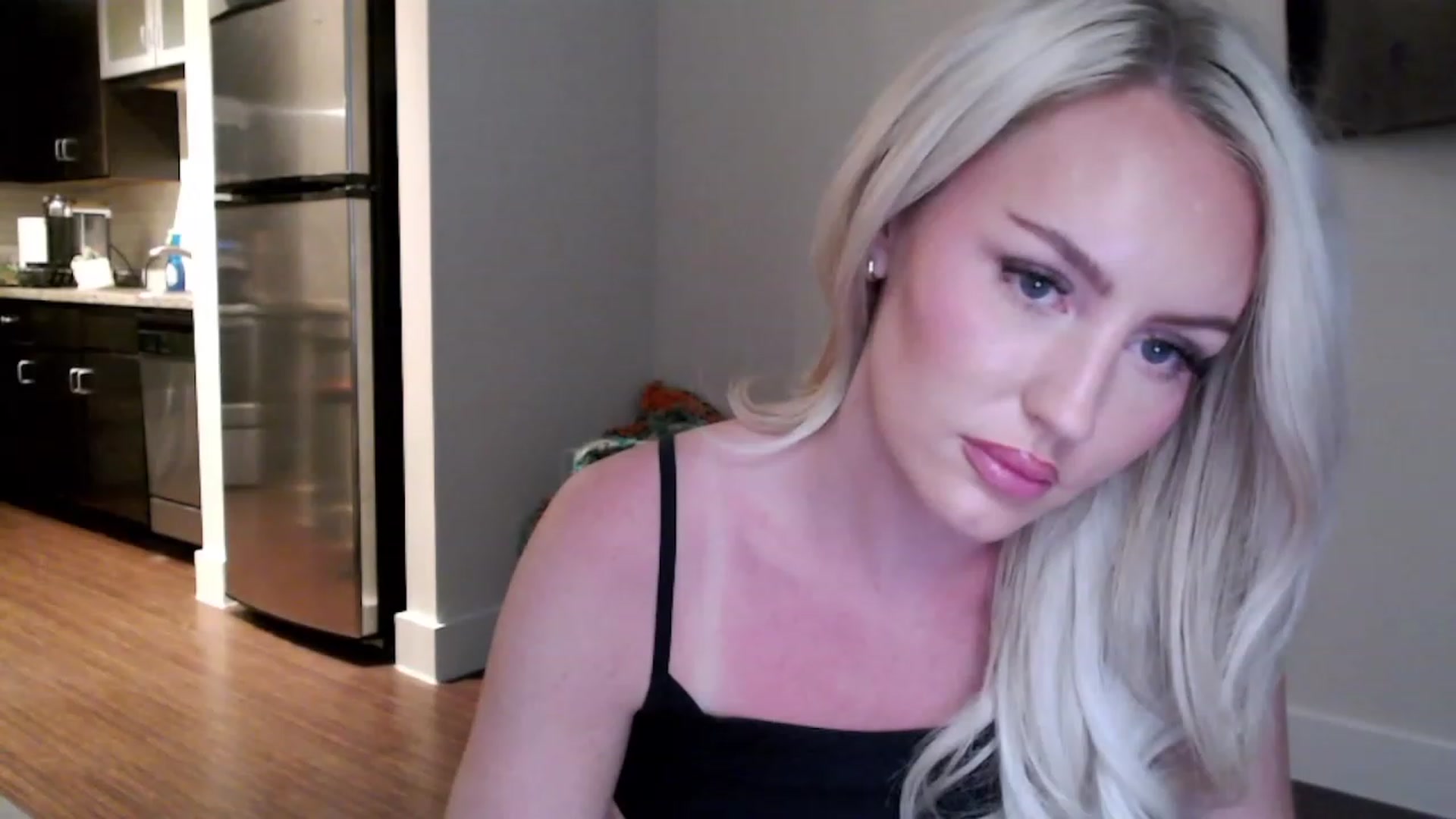 Gallery image thumbnail from Officialelsa's myfreecams stream on, 04/24/2023, 02:24 image 16 of 20