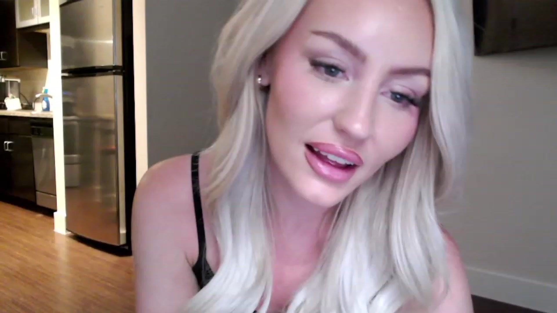 Gallery image thumbnail from Officialelsa's myfreecams stream on, 04/24/2023, 02:24 image 13 of 20