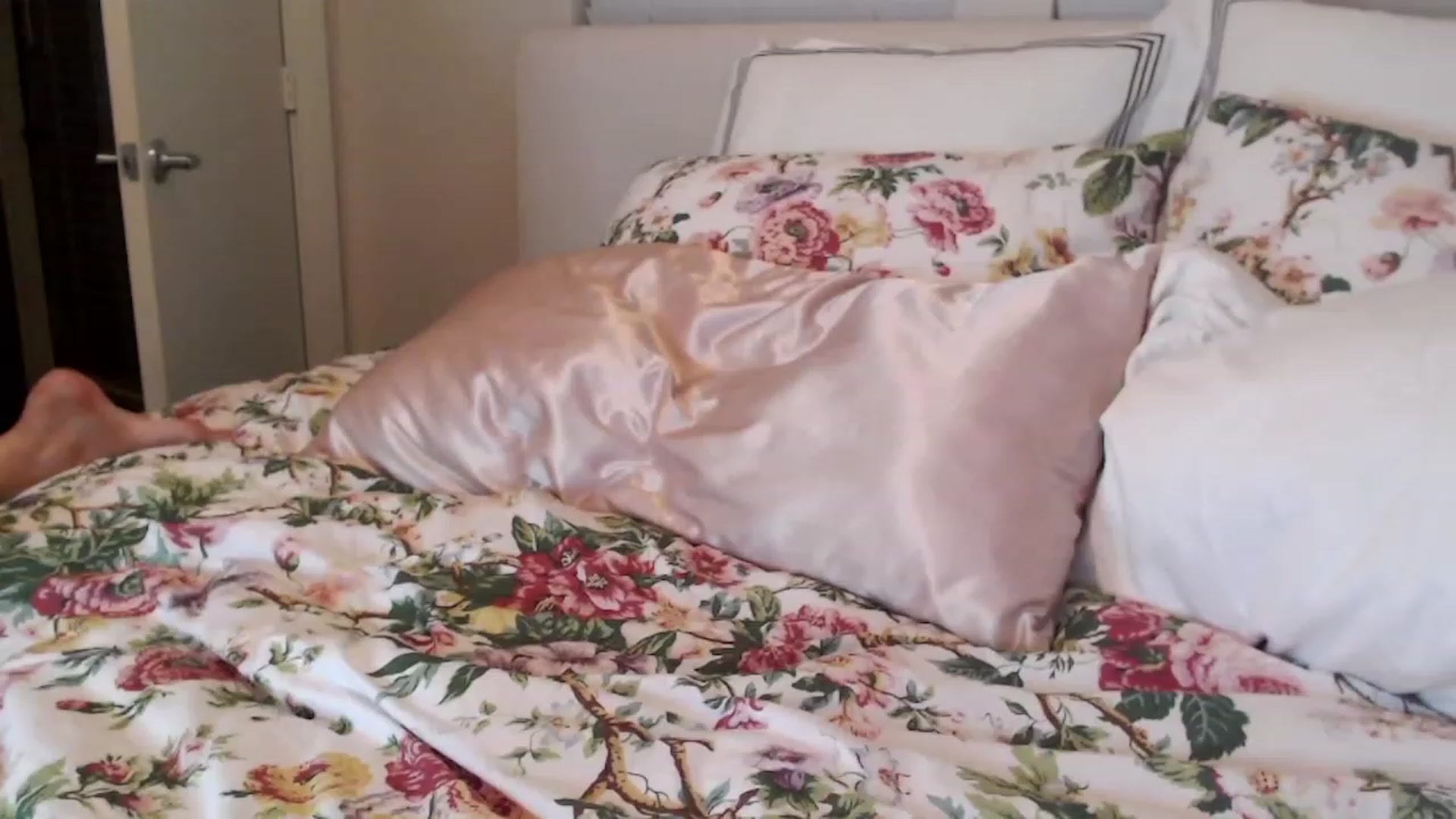 Gallery image thumbnail from Officialelsa's myfreecams stream on, 05/14/2023, 02:22 image 7 of 20