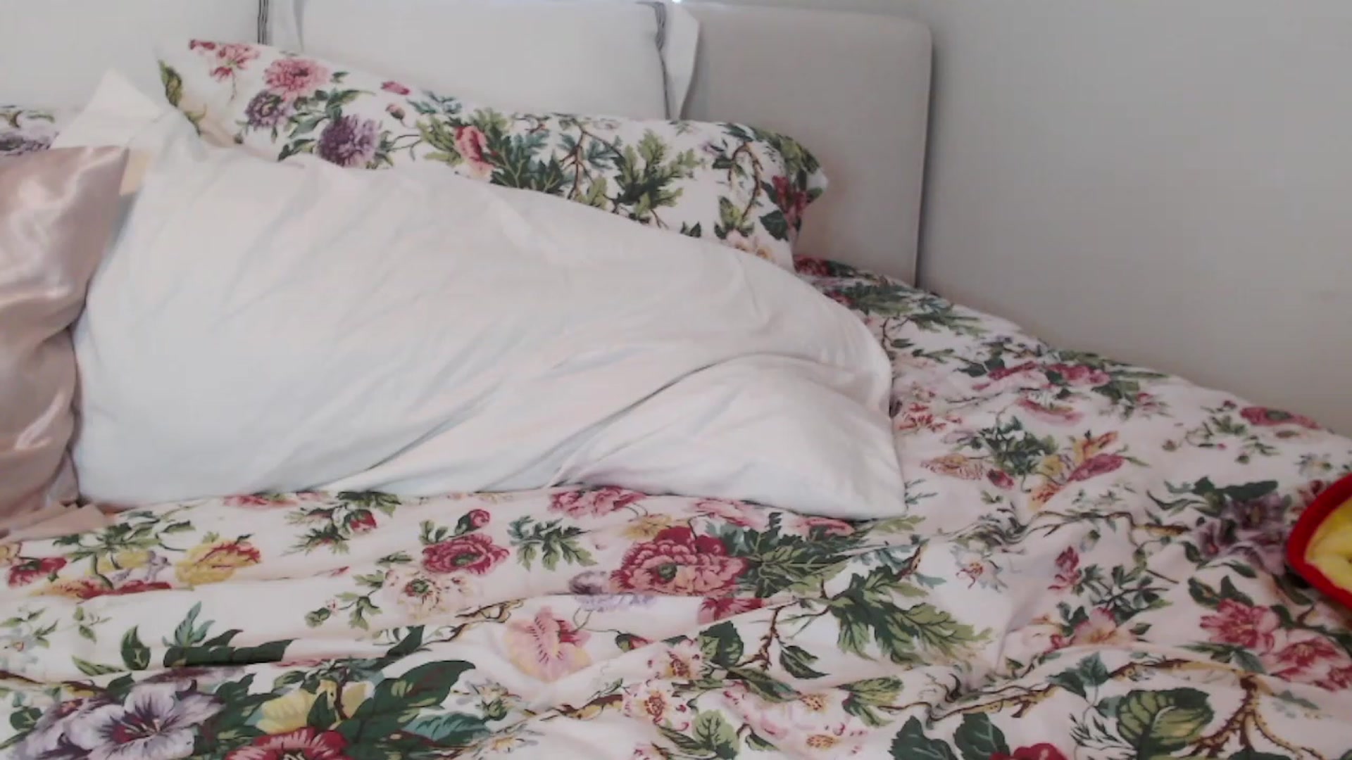 Gallery image thumbnail from Officialelsa's myfreecams stream on, 06/05/2023, 24:02 image 19 of 20