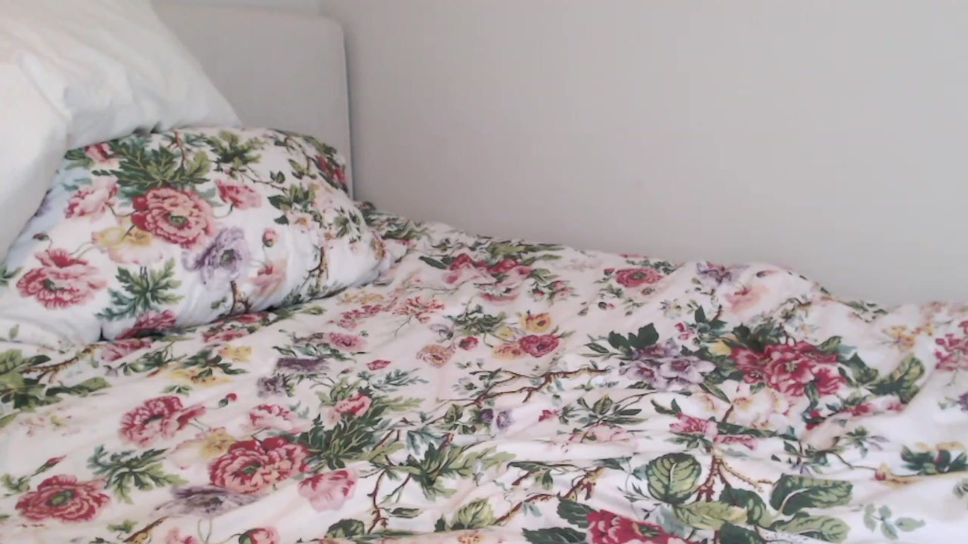 Gallery image thumbnail from Officialelsa's myfreecams stream on, 06/08/2023, 04:12 image 17 of 20