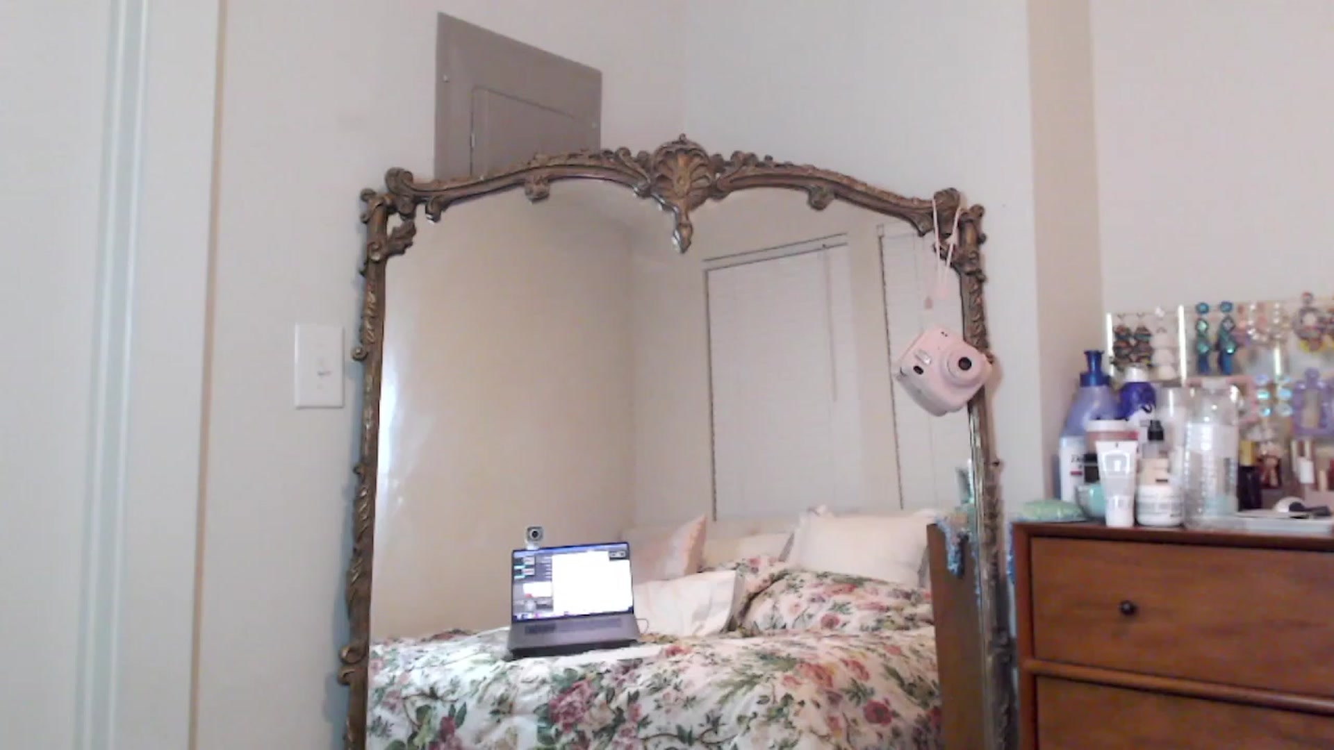 Gallery image thumbnail from Officialelsa's myfreecams stream on, 06/16/2023, 03:16 image 3 of 20