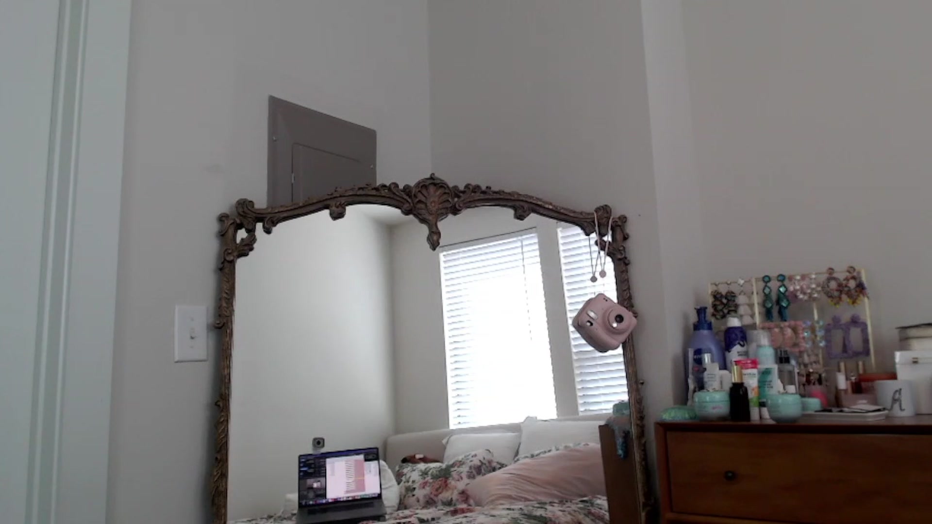 Gallery image thumbnail from Officialelsa's myfreecams stream on, 06/29/2023, 21:23 image 18 of 20