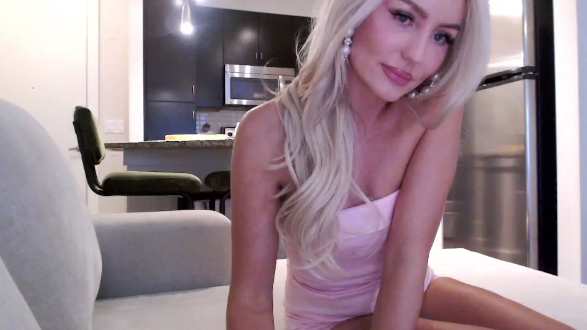 Gallery image thumbnail from Officialelsa's myfreecams stream on, 07/13/2023, 24:16 image 4 of 20