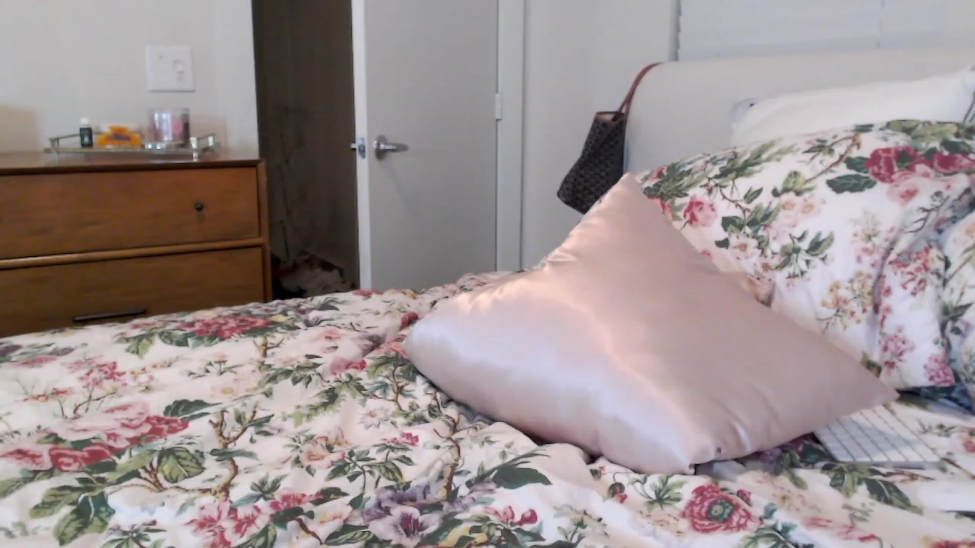 Gallery image thumbnail from Officialelsa's myfreecams stream on, 07/16/2023, 03:05 image 16 of 20