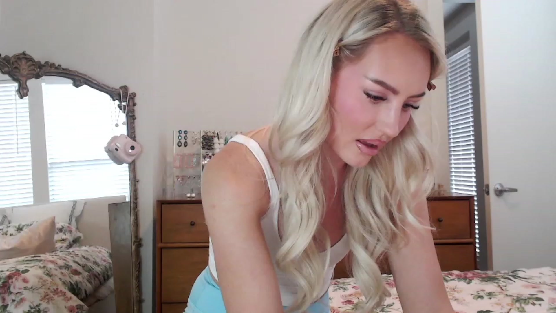 Gallery image thumbnail from Officialelsa's myfreecams stream on, 07/26/2023, 22:40 image 10 of 20