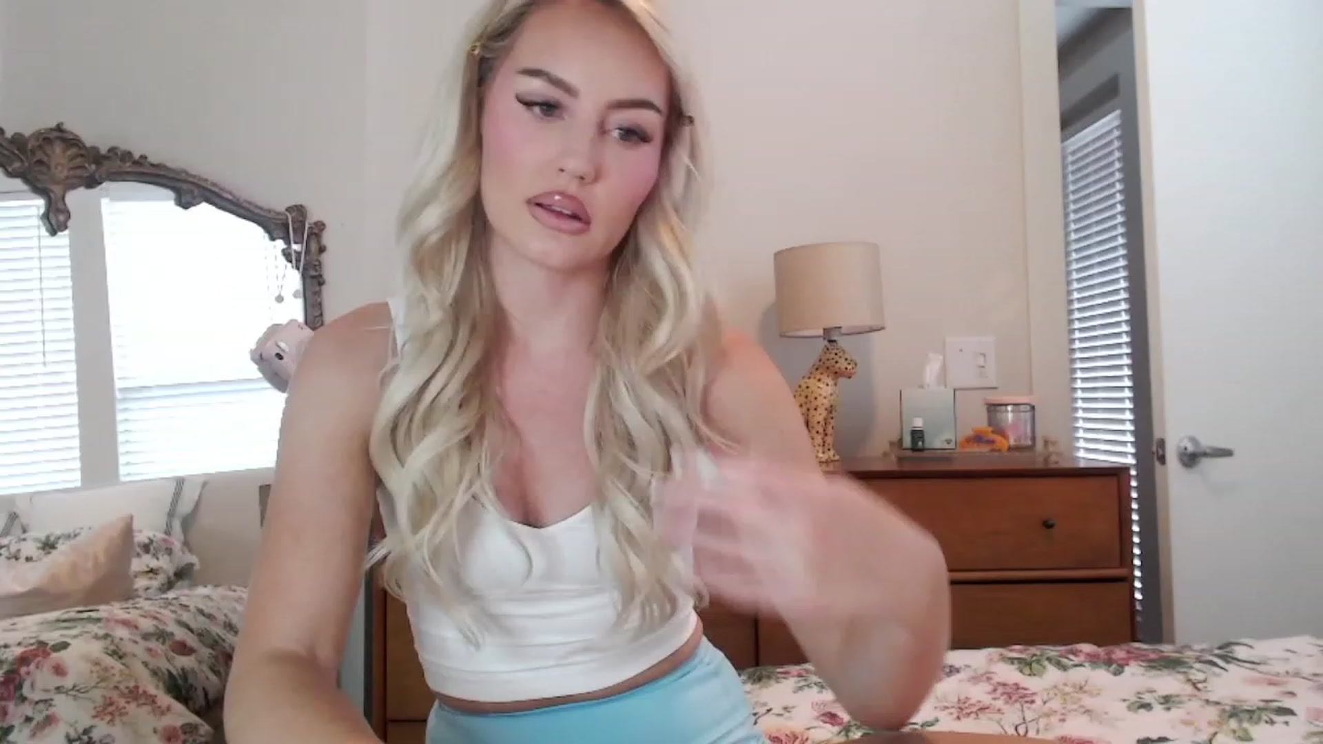 Gallery image thumbnail from Officialelsa's myfreecams stream on, 07/26/2023, 22:40 image 11 of 20