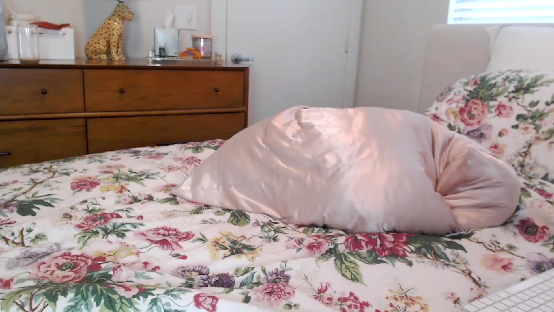 Gallery image thumbnail from Officialelsa's myfreecams stream on, 07/26/2023, 23:52 image 11 of 20