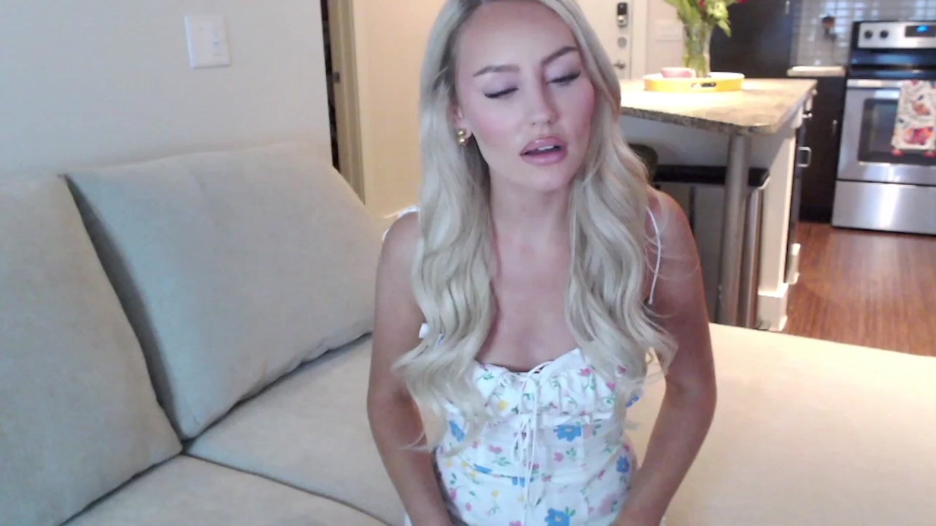 Gallery image thumbnail from Officialelsa's myfreecams stream on, 07/30/2023, 22:55 image 5 of 20