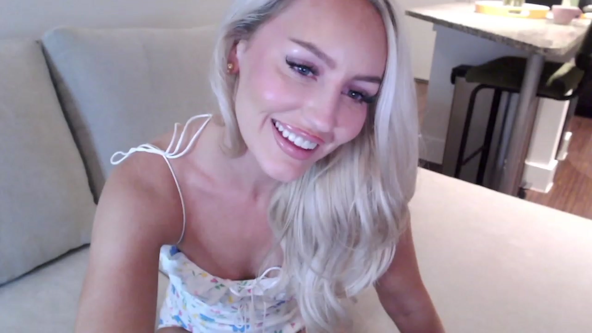 Gallery image thumbnail from Officialelsa's myfreecams stream on, 07/31/2023, 05:14 image 14 of 20