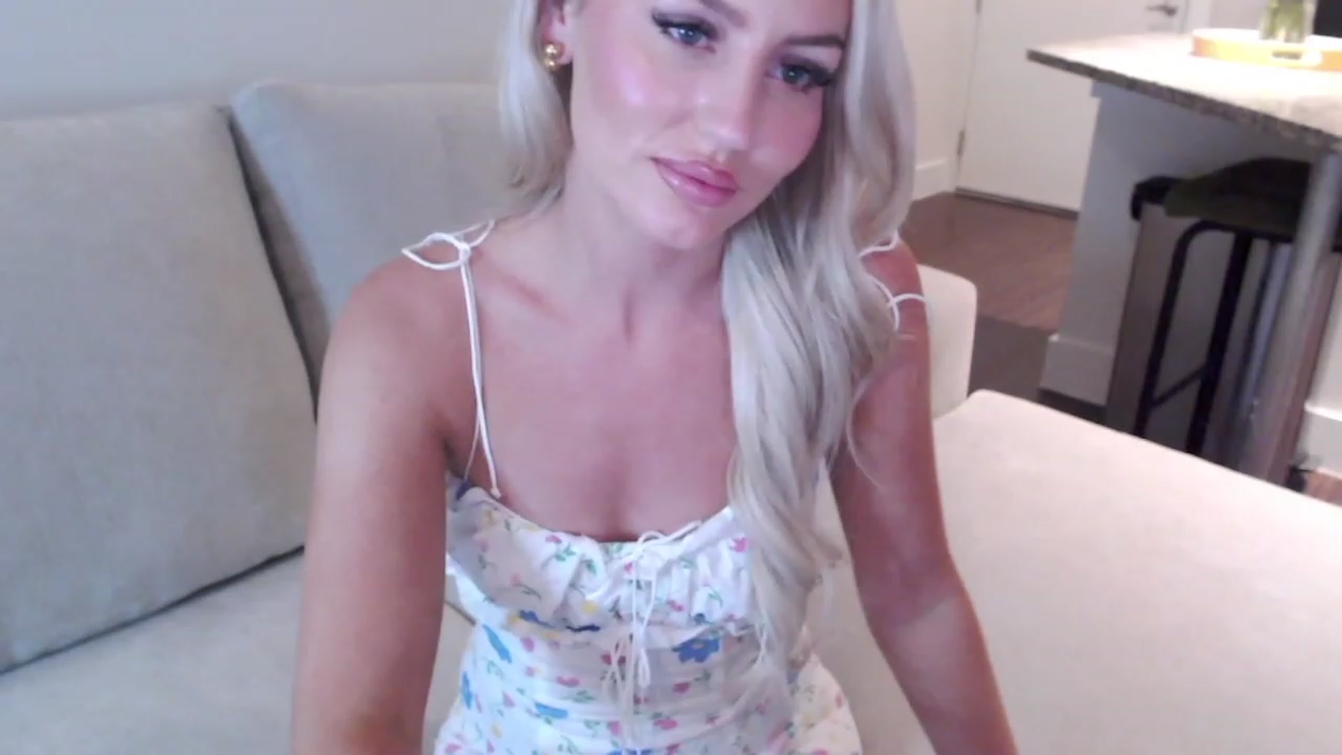 Gallery image thumbnail from Officialelsa's myfreecams stream on, 07/31/2023, 05:14 image 17 of 20