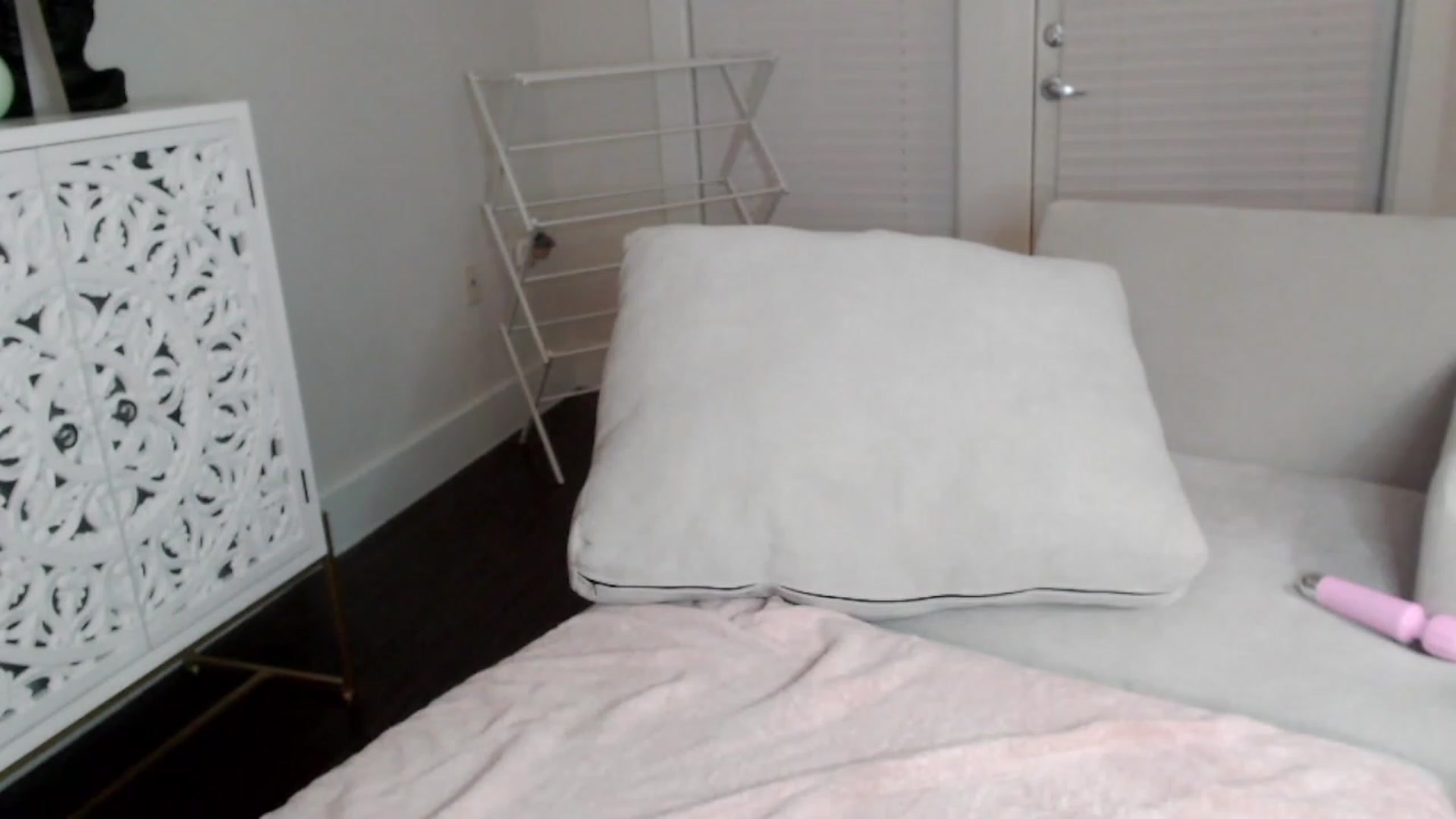 Gallery image thumbnail from Officialelsa's myfreecams stream on, 08/13/2023, 04:02 image 3 of 20
