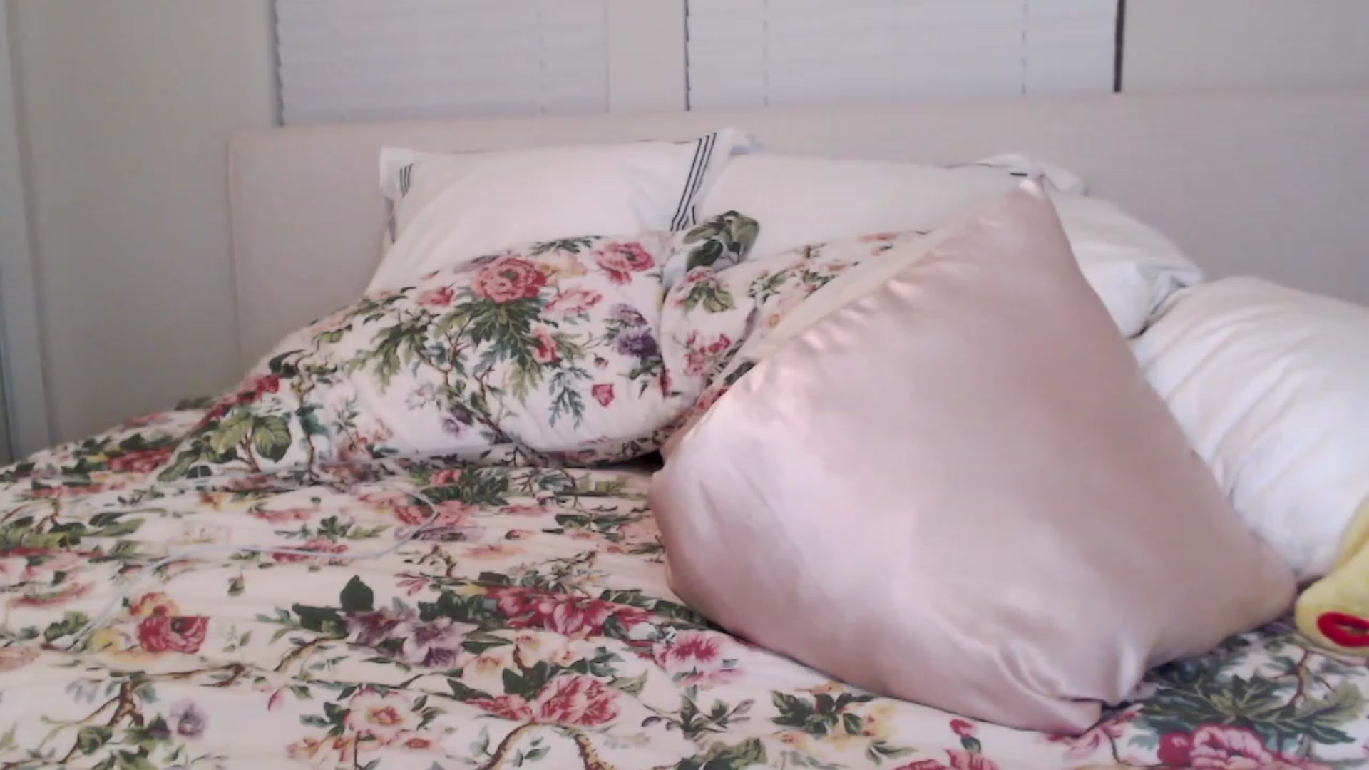 Gallery image thumbnail from Officialelsa's myfreecams stream on, 08/14/2023, 02:18 image 5 of 20