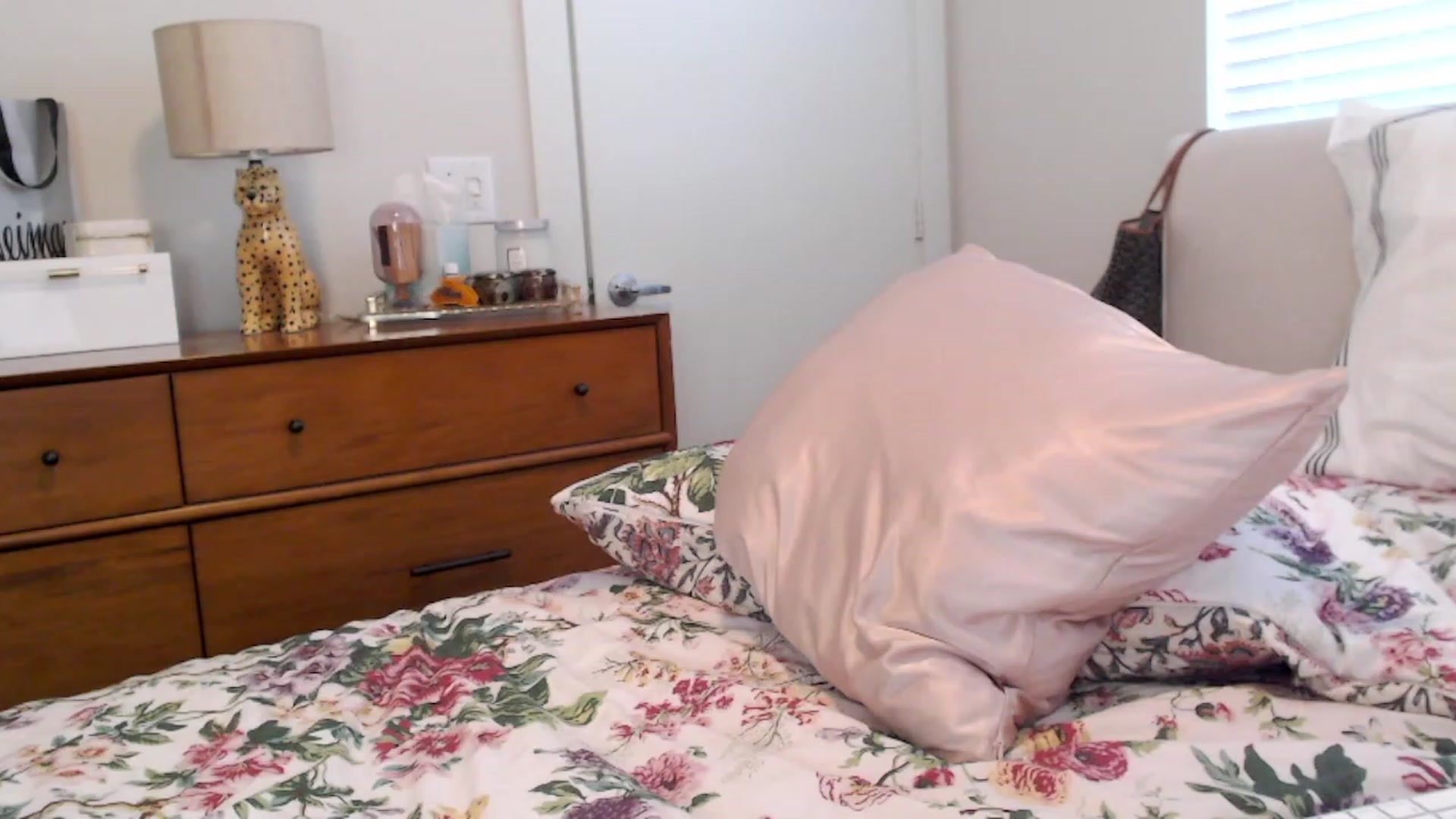 Gallery image thumbnail from Officialelsa's myfreecams stream on, 08/14/2023, 23:37 image 15 of 20