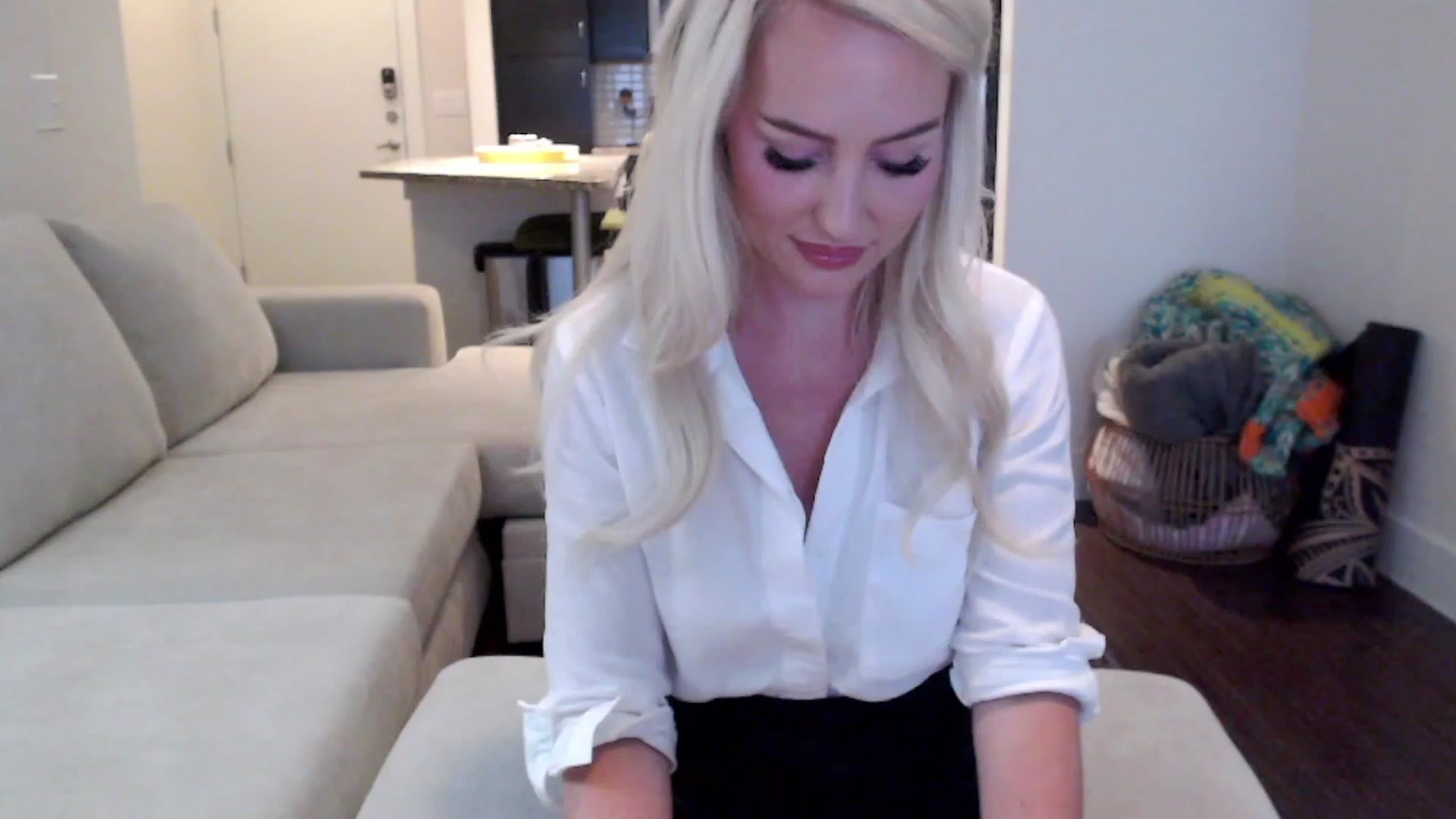 Gallery image thumbnail from Officialelsa's myfreecams stream on, 08/16/2023, 23:40 image 14 of 20