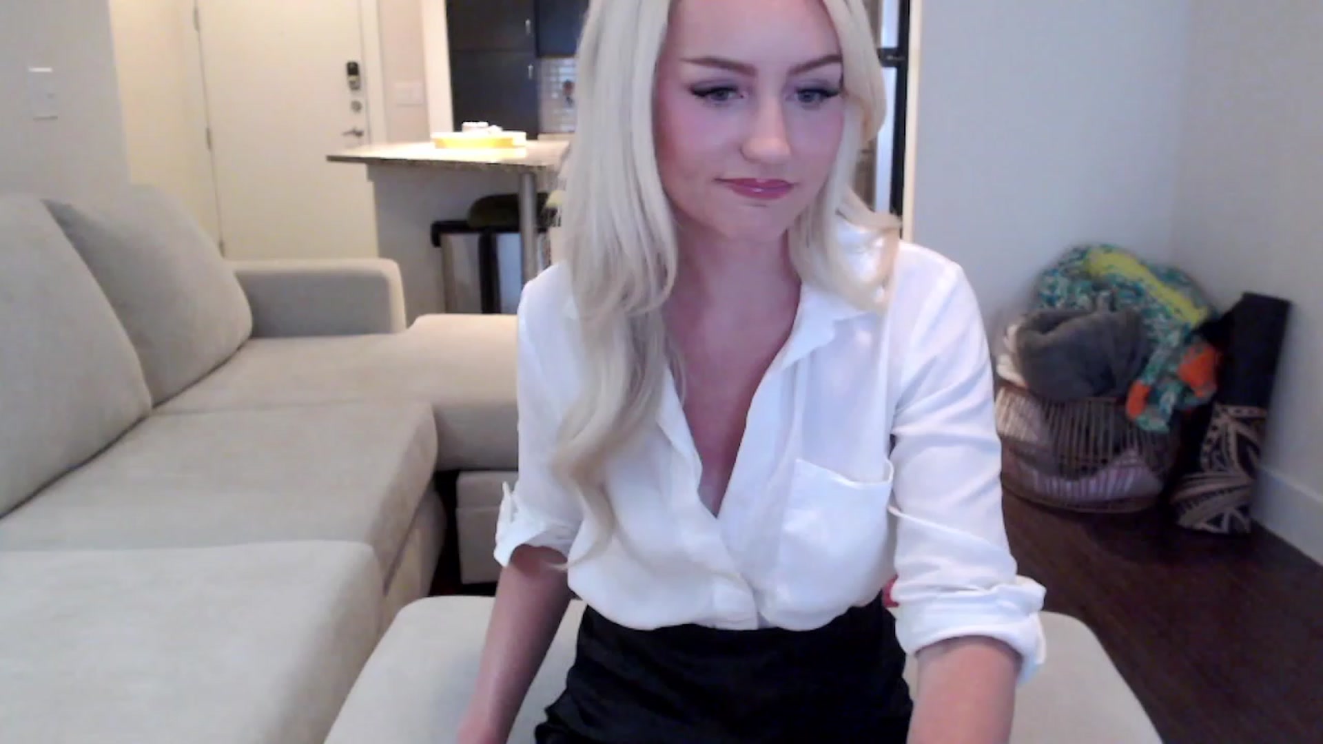 Gallery image thumbnail from Officialelsa's myfreecams stream on, 08/16/2023, 23:40 image 10 of 20
