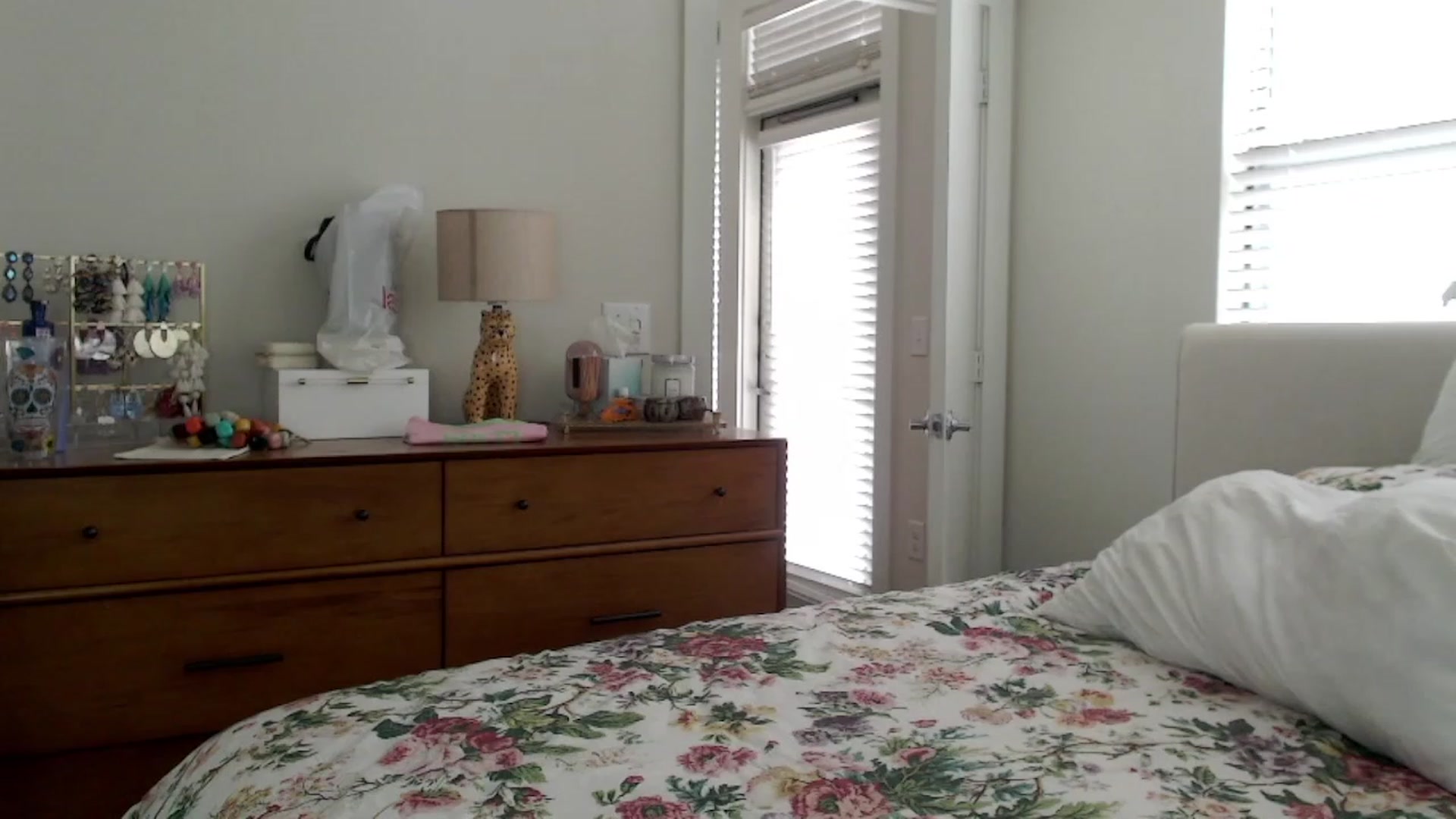 Gallery image thumbnail from Officialelsa's myfreecams stream on, 08/21/2023, 22:03 image 15 of 20