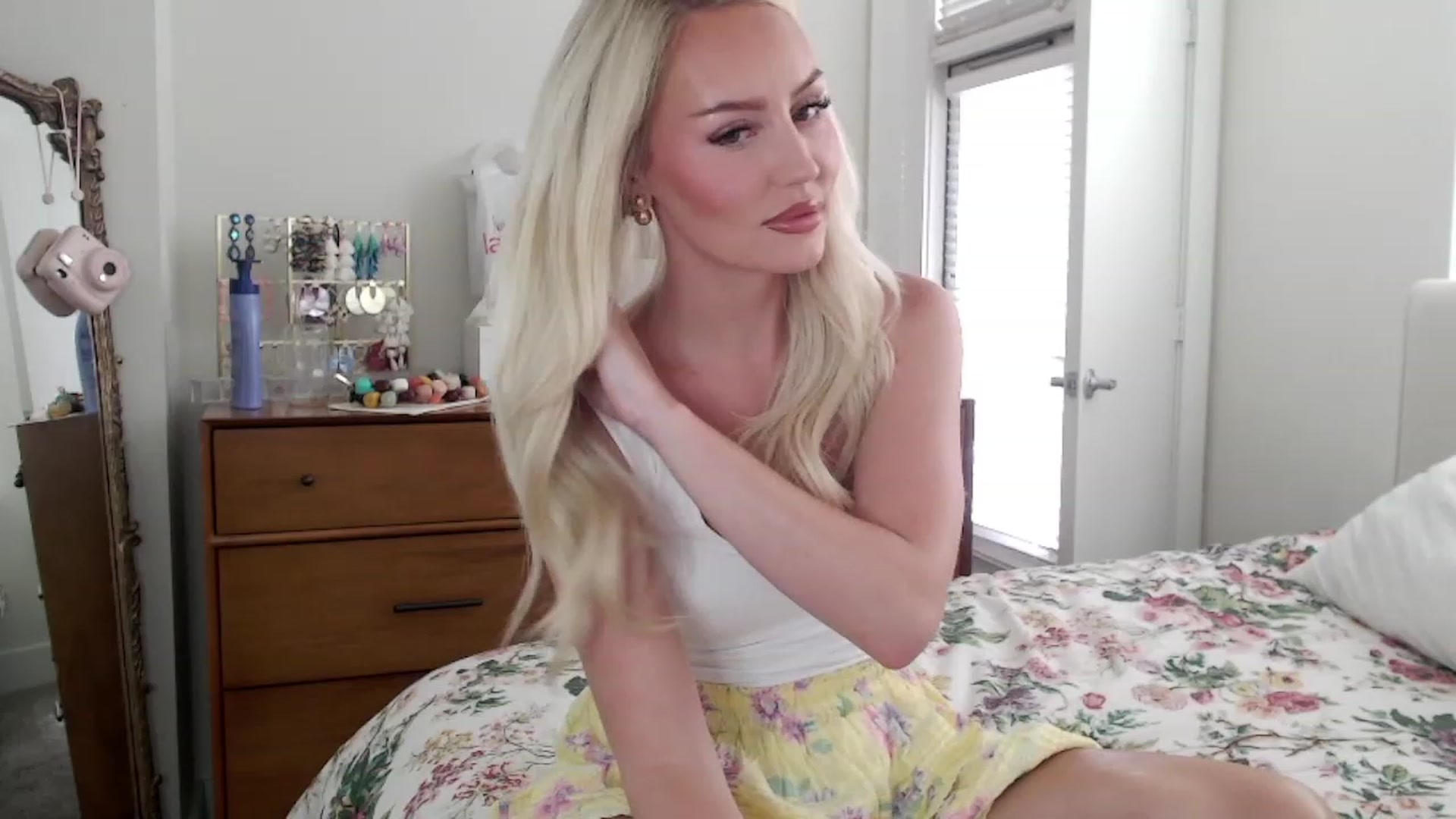 Gallery image thumbnail from Officialelsa's myfreecams stream on, 08/22/2023, 20:10 image 9 of 20