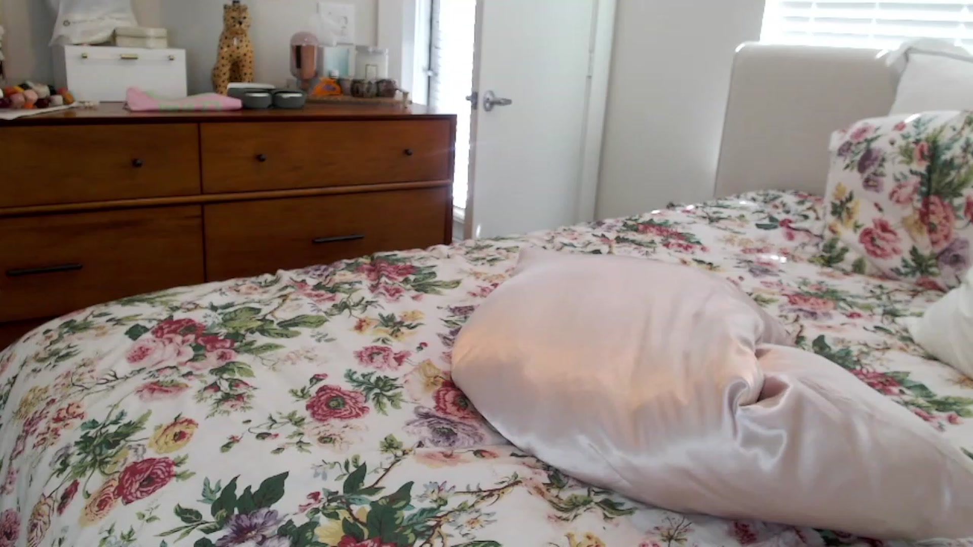 Gallery image thumbnail from Officialelsa's myfreecams stream on, 08/23/2023, 20:31 image 20 of 20