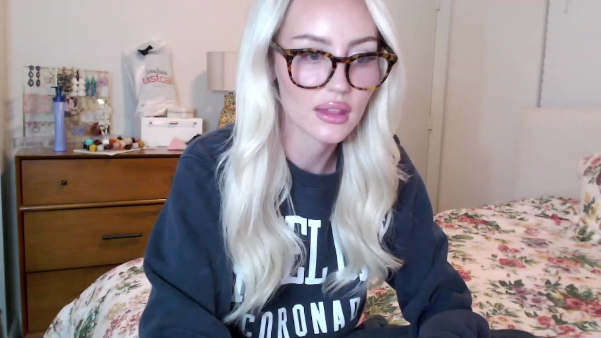 Gallery image thumbnail from Officialelsa's myfreecams stream on, 08/24/2023, 02:19 image 20 of 20