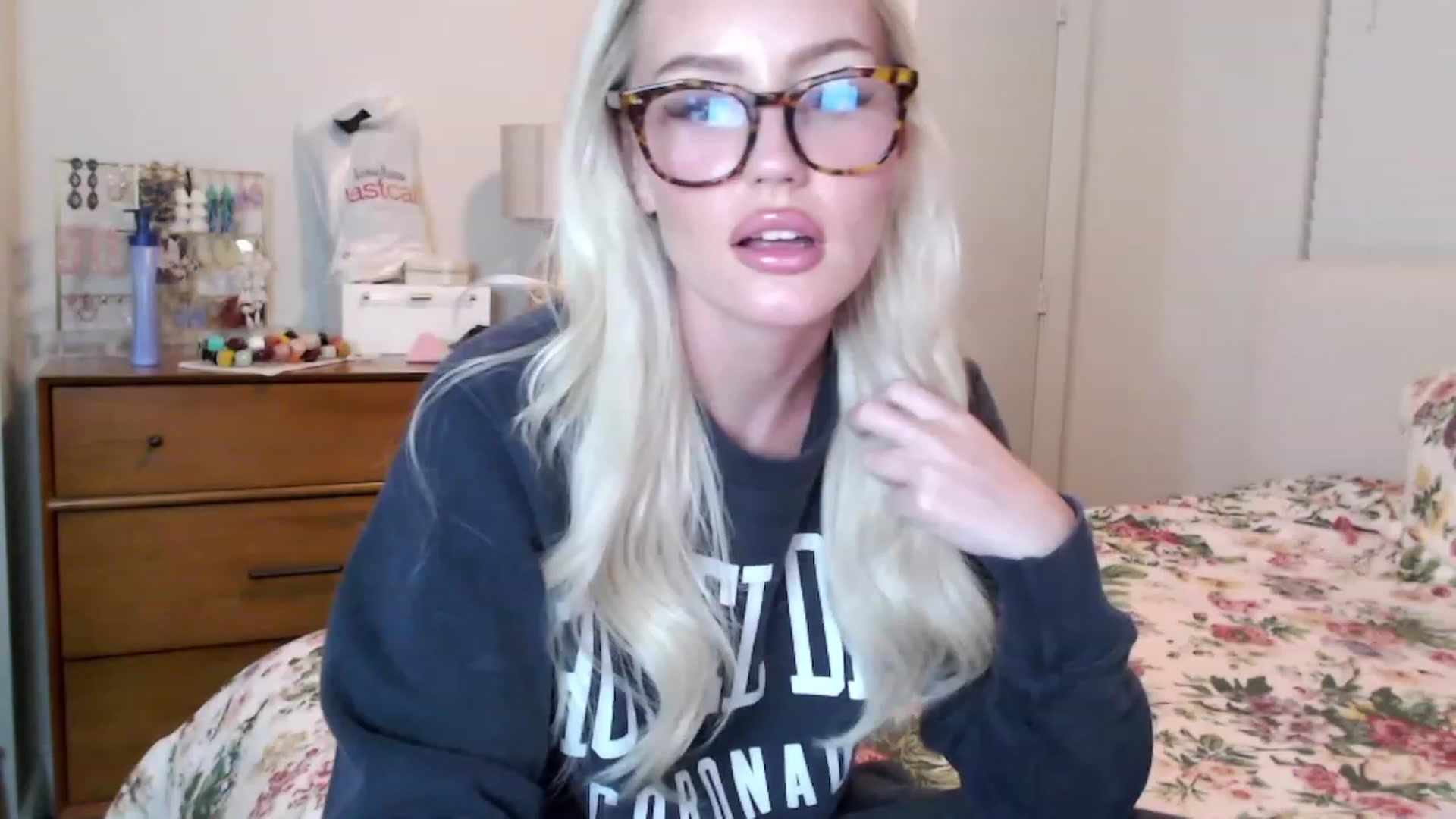 Gallery image thumbnail from Officialelsa's myfreecams stream on, 08/24/2023, 02:19 image 1 of 20