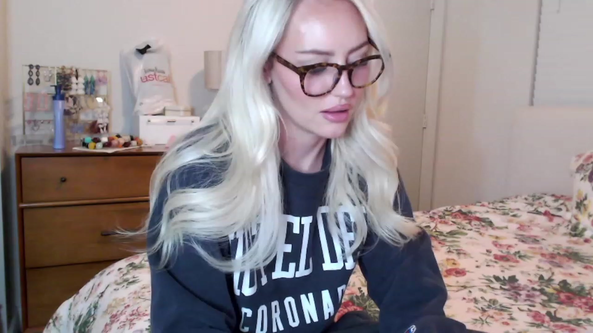 Gallery image thumbnail from Officialelsa's myfreecams stream on, 08/24/2023, 02:19 image 8 of 20
