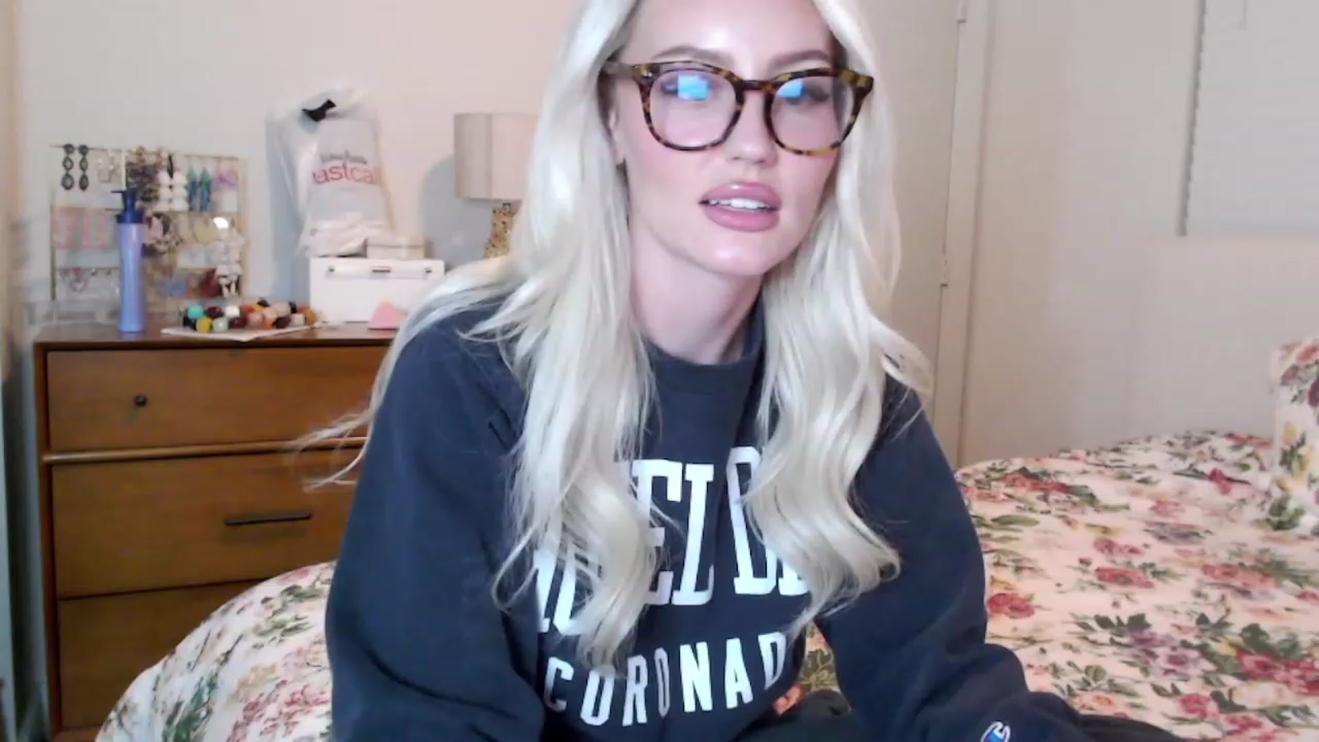 Gallery image thumbnail from Officialelsa's myfreecams stream on, 08/24/2023, 02:19 image 14 of 20
