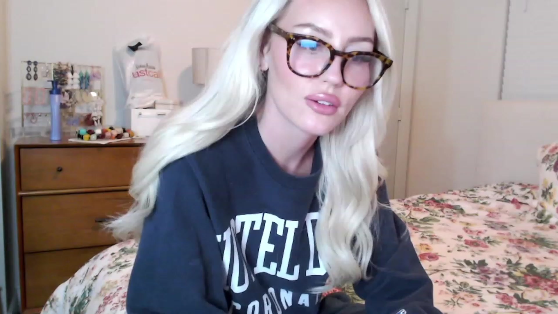 Gallery image thumbnail from Officialelsa's myfreecams stream on, 08/24/2023, 02:19 image 5 of 20