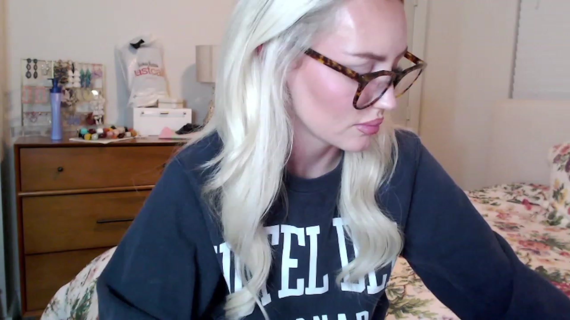 Gallery image thumbnail from Officialelsa's myfreecams stream on, 08/24/2023, 03:12 image 14 of 20