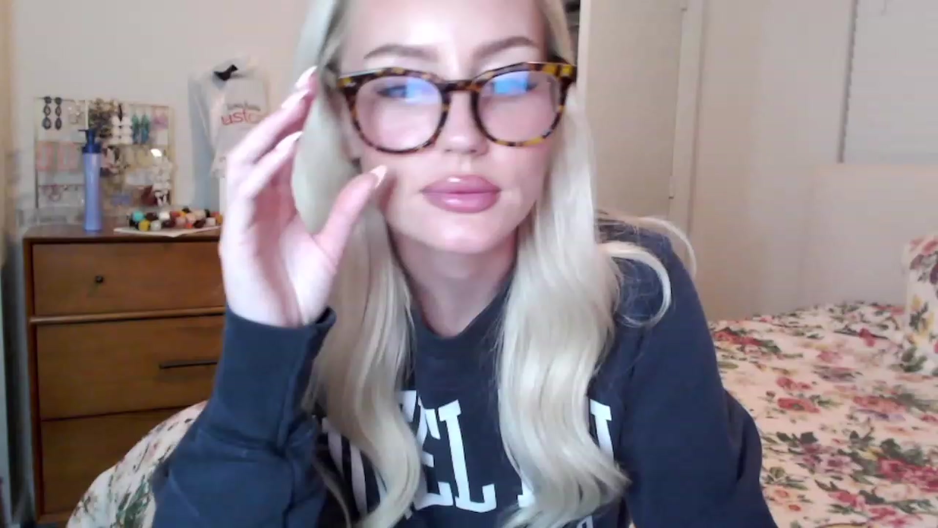 Gallery image thumbnail from Officialelsa's myfreecams stream on, 08/24/2023, 03:12 image 15 of 20