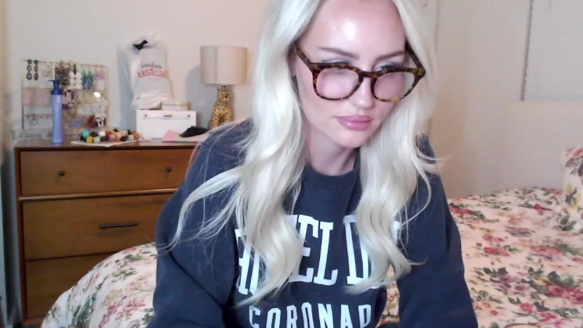 Gallery image thumbnail from Officialelsa's myfreecams stream on, 08/24/2023, 03:12 image 9 of 20