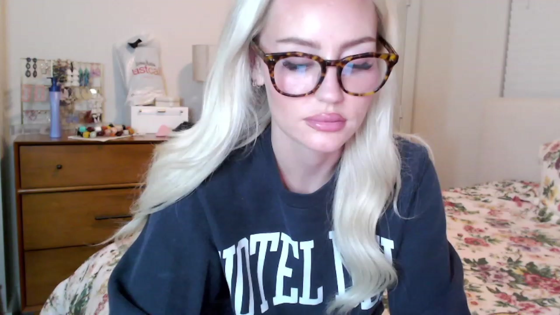 Gallery image thumbnail from Officialelsa's myfreecams stream on, 08/24/2023, 03:12 image 17 of 20