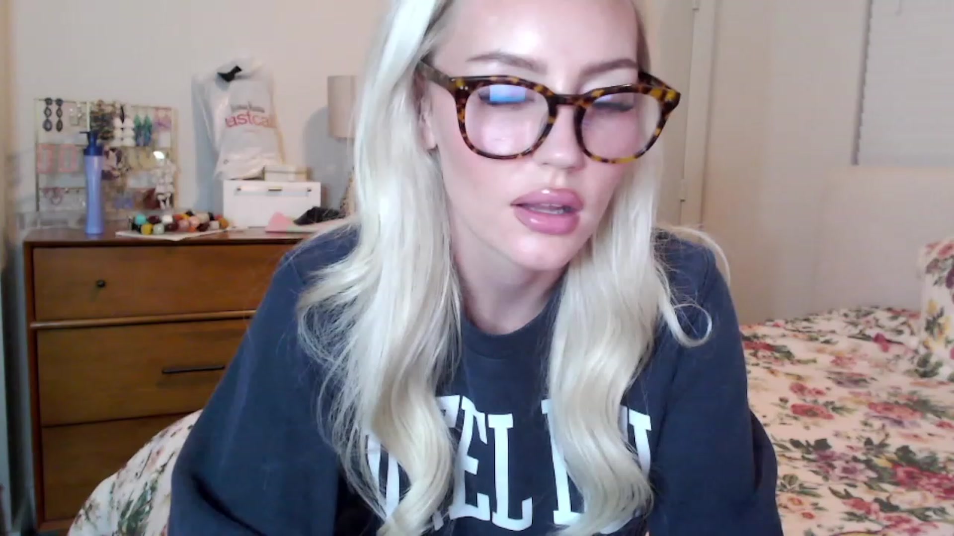 Gallery image thumbnail from Officialelsa's myfreecams stream on, 08/24/2023, 03:12 image 16 of 20