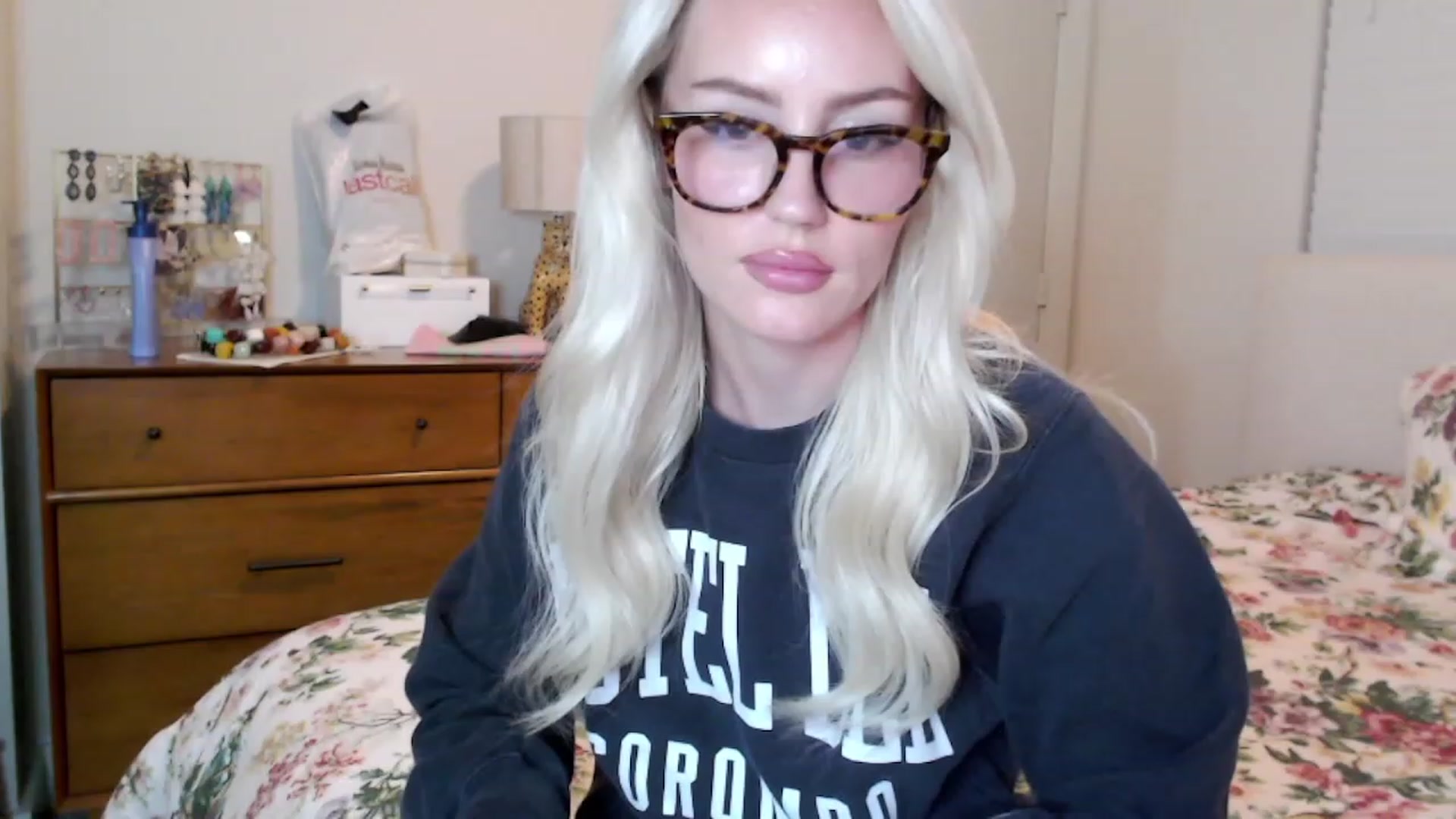 Gallery image thumbnail from Officialelsa's myfreecams stream on, 08/24/2023, 03:12 image 12 of 20