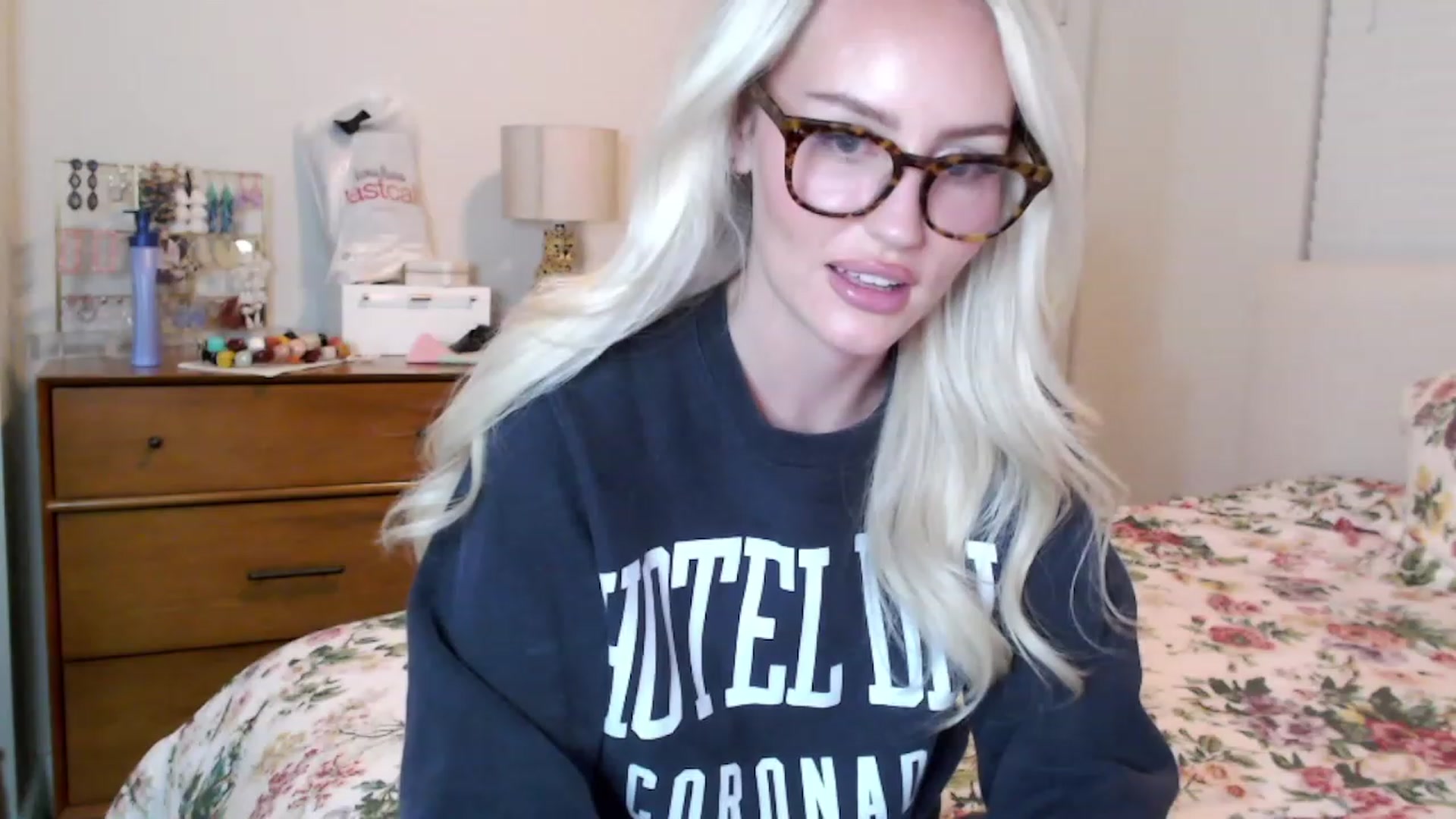 Gallery image thumbnail from Officialelsa's myfreecams stream on, 08/24/2023, 03:12 image 1 of 20