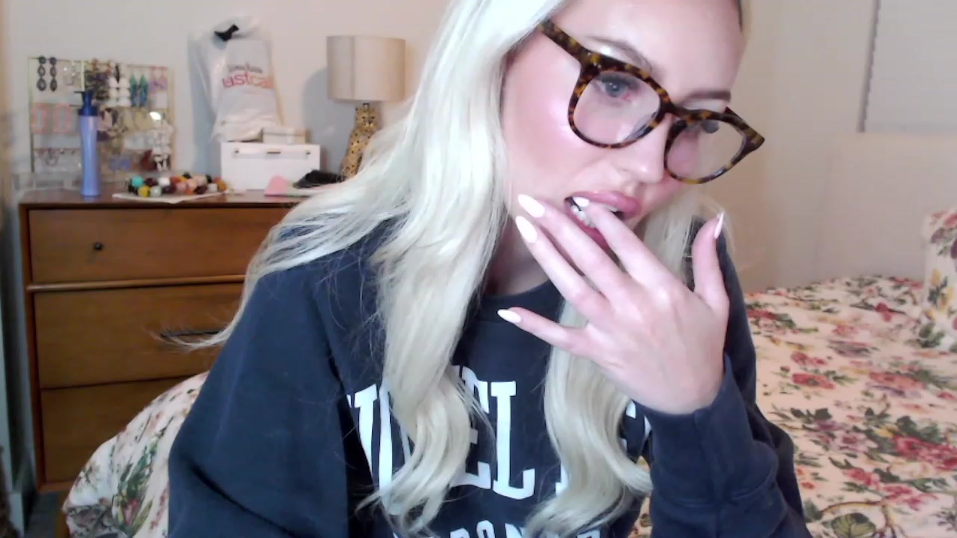Gallery image thumbnail from Officialelsa's myfreecams stream on, 08/24/2023, 03:12 image 20 of 20