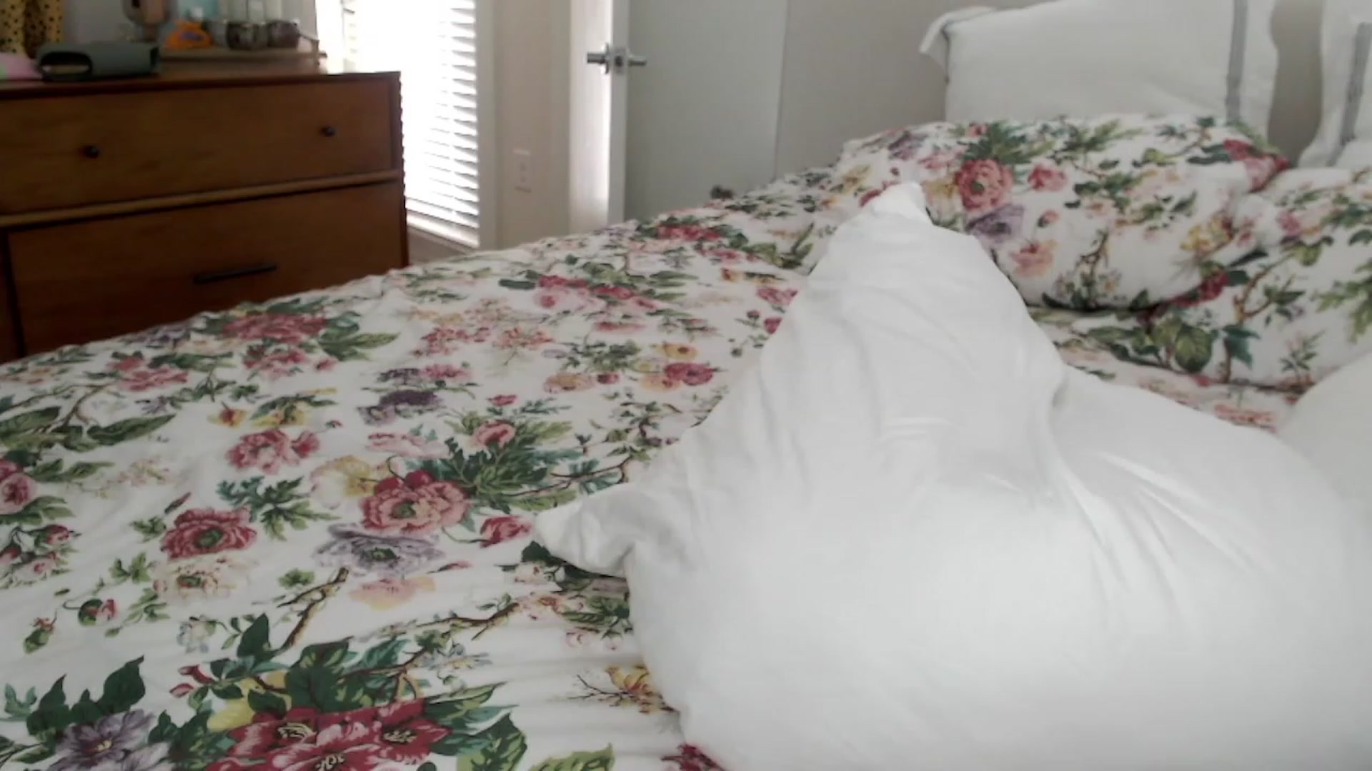 Gallery image thumbnail from Officialelsa's myfreecams stream on, 08/27/2023, 22:11 image 11 of 20