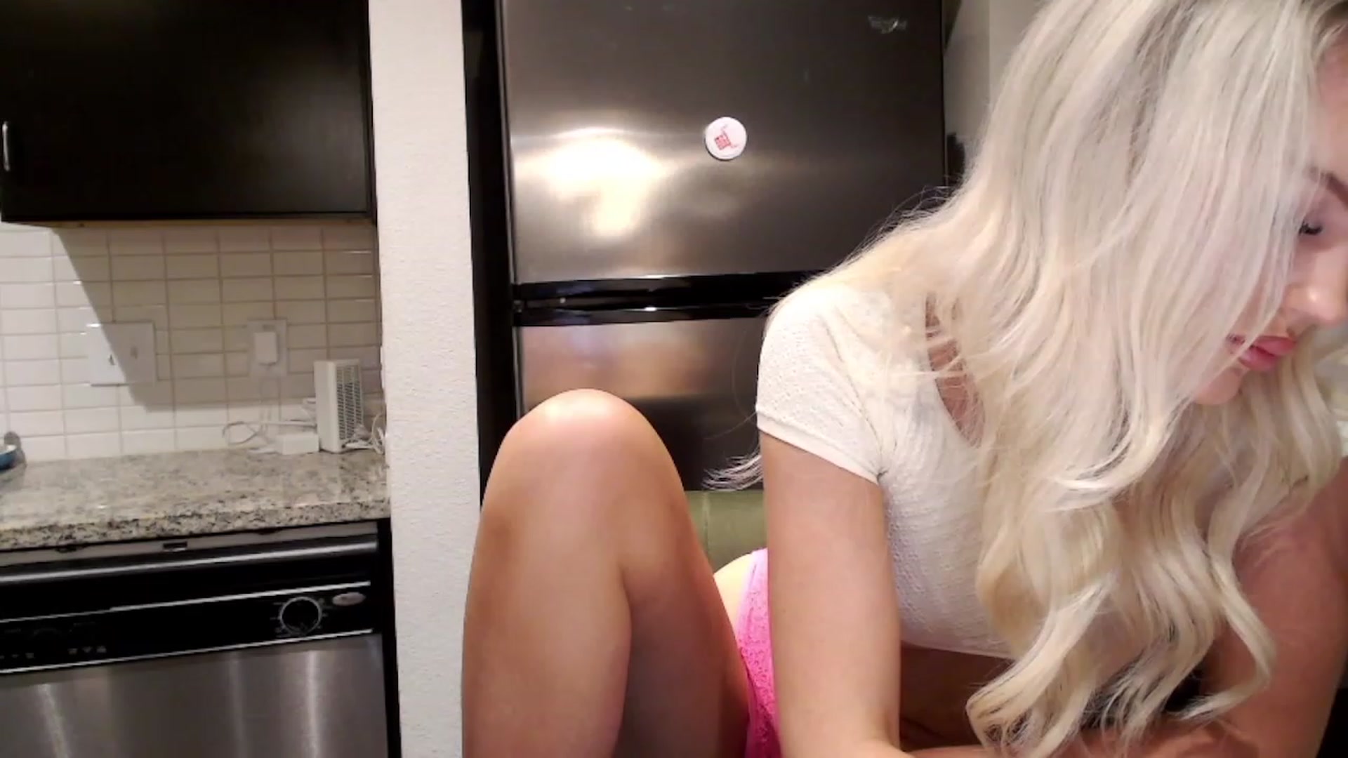 Gallery image thumbnail from Officialelsa's myfreecams stream on, 09/20/2023, 02:38 image 19 of 20