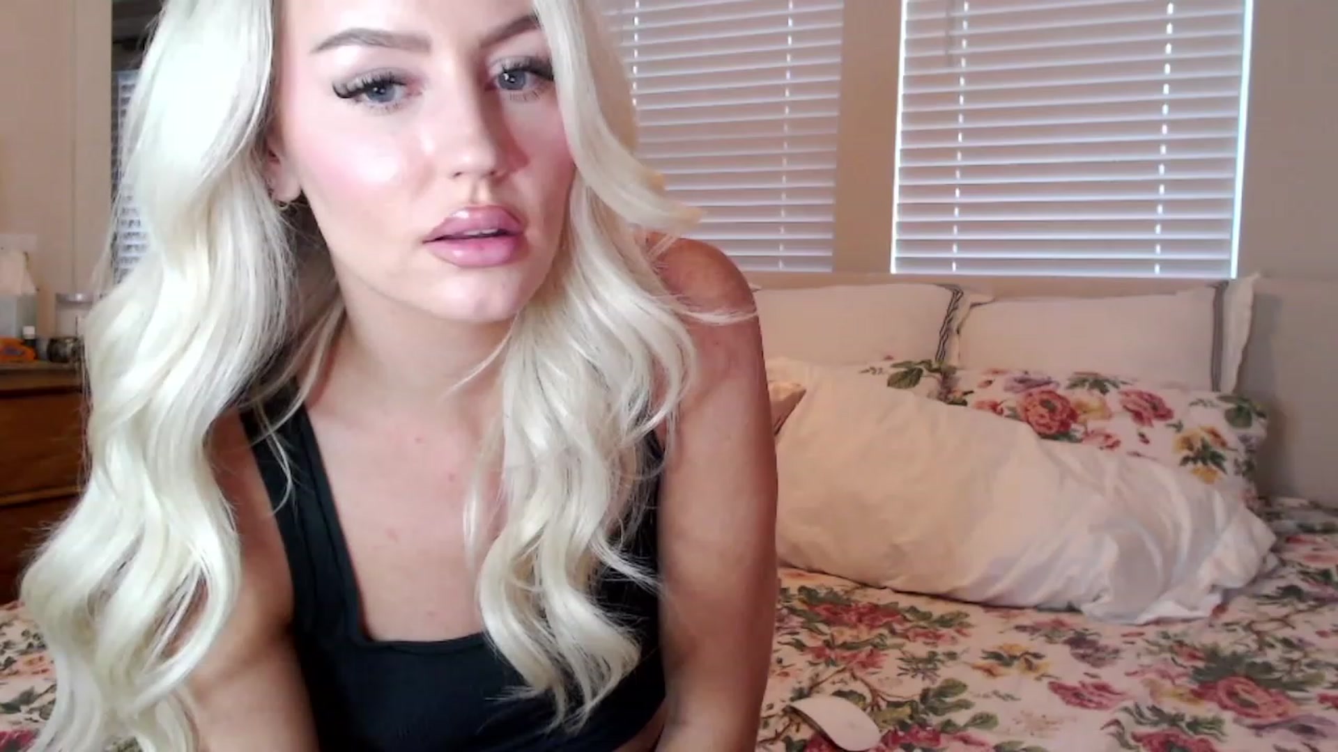 Gallery image thumbnail from Officialelsa's myfreecams stream on, 09/23/2023, 24:04 image 19 of 20