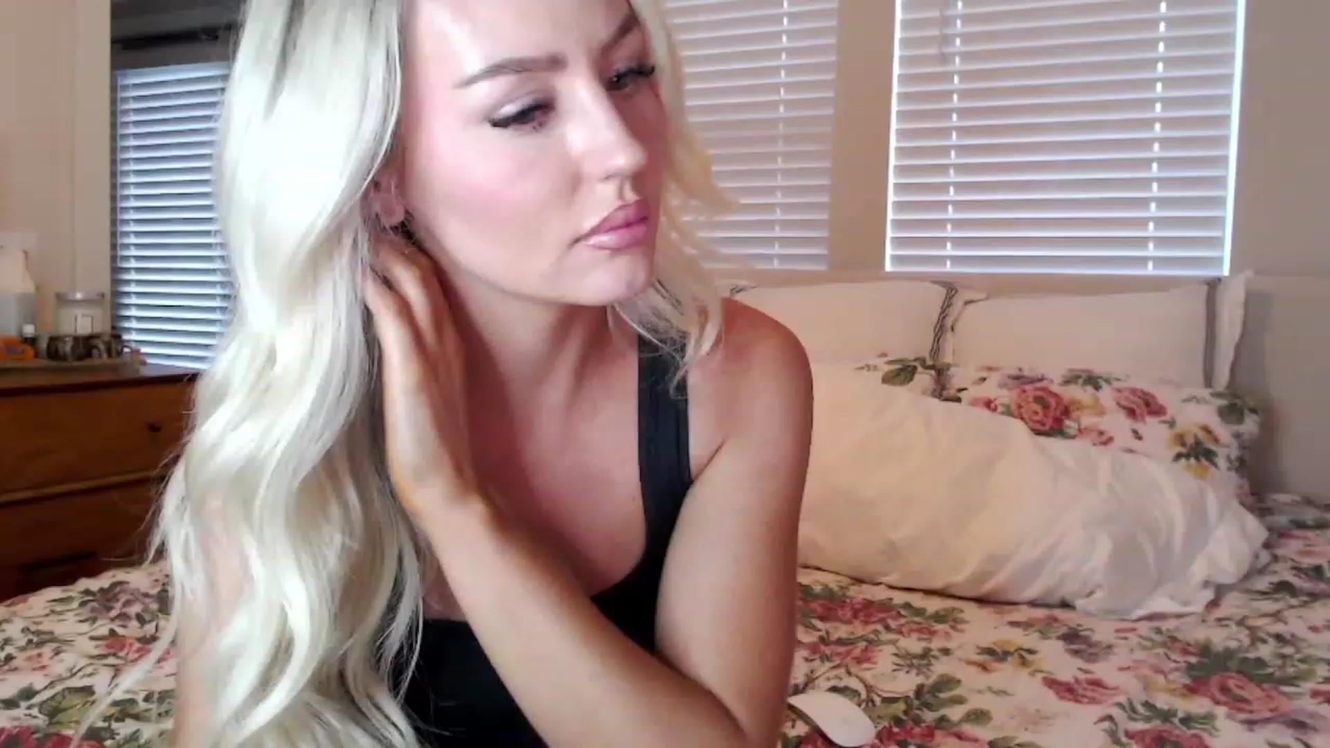 Gallery image thumbnail from Officialelsa's myfreecams stream on, 09/23/2023, 24:04 image 17 of 20