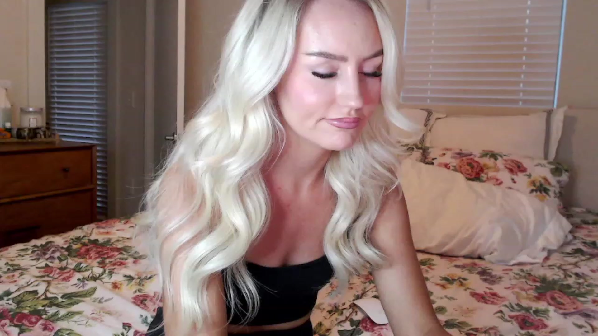 Gallery image thumbnail from Officialelsa's myfreecams stream on, 09/23/2023, 24:43 image 13 of 20