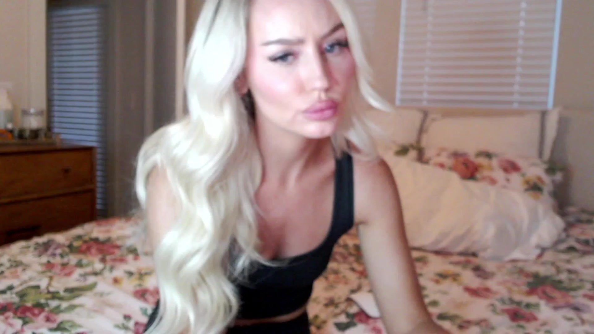 Gallery image thumbnail from Officialelsa's myfreecams stream on, 09/23/2023, 24:43 image 11 of 20