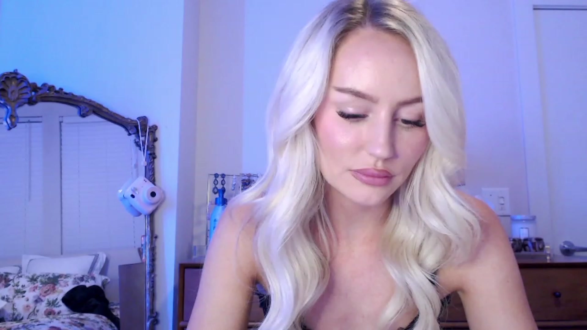 Gallery image thumbnail from Officialelsa's myfreecams stream on, 09/27/2023, 02:24 image 16 of 20