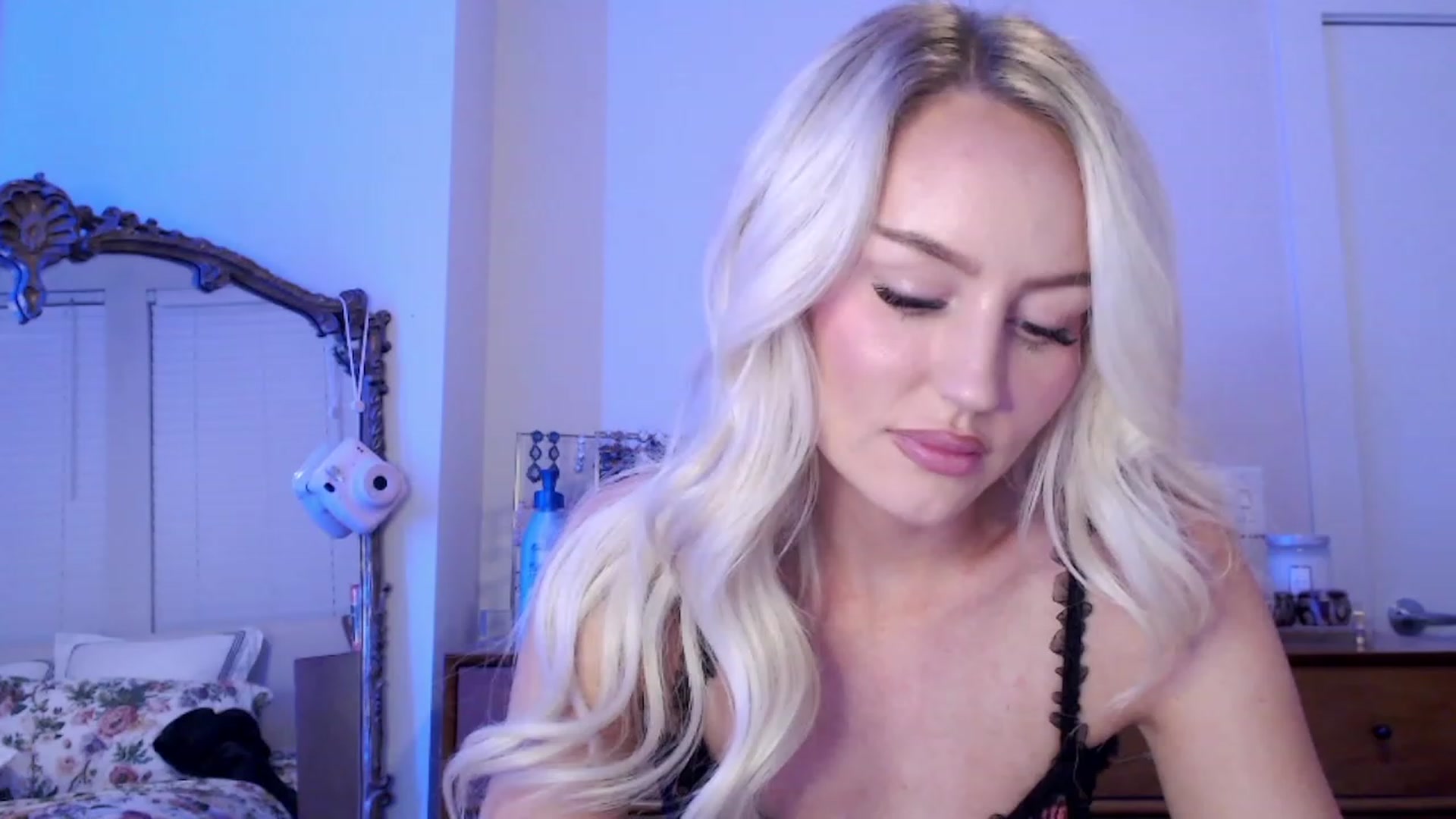 Gallery image thumbnail from Officialelsa's myfreecams stream on, 09/27/2023, 02:24 image 17 of 20