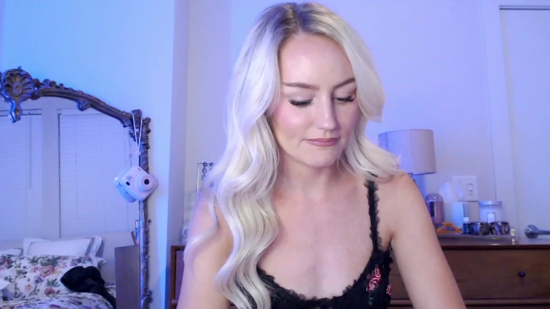 Gallery image thumbnail from Officialelsa's myfreecams stream on, 09/27/2023, 02:24 image 19 of 20