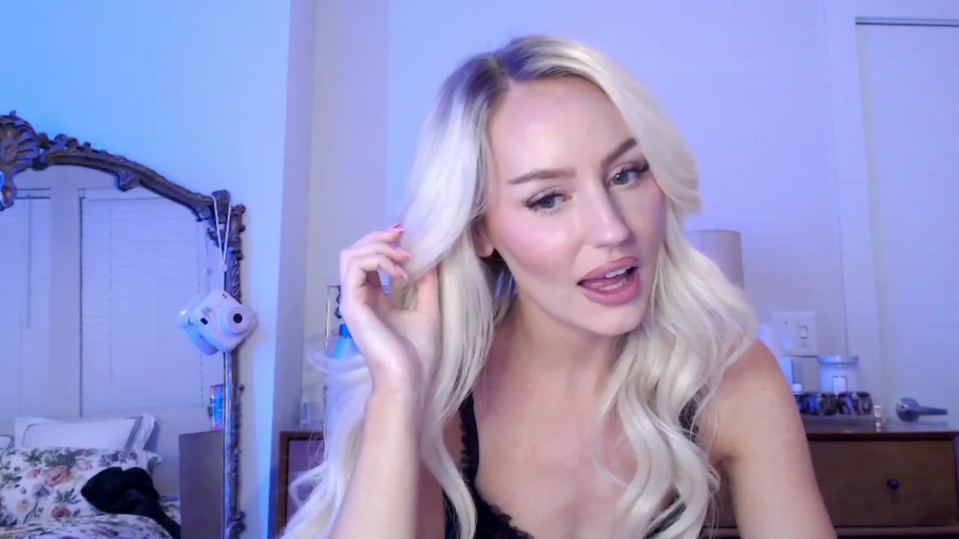 Gallery image thumbnail from Officialelsa's myfreecams stream on, 09/27/2023, 02:24 image 10 of 20